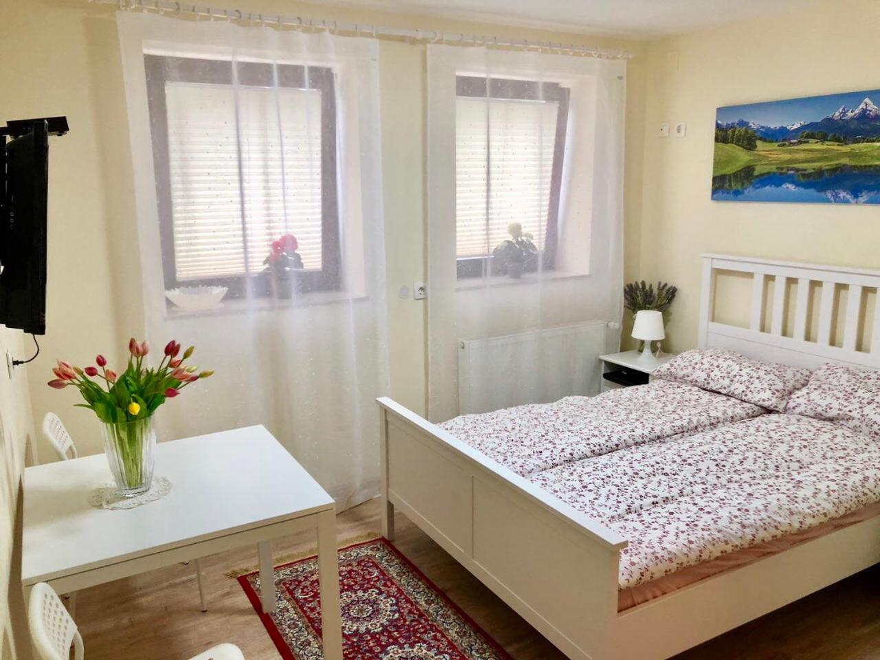 Double Room with Private Bathroom photo 1