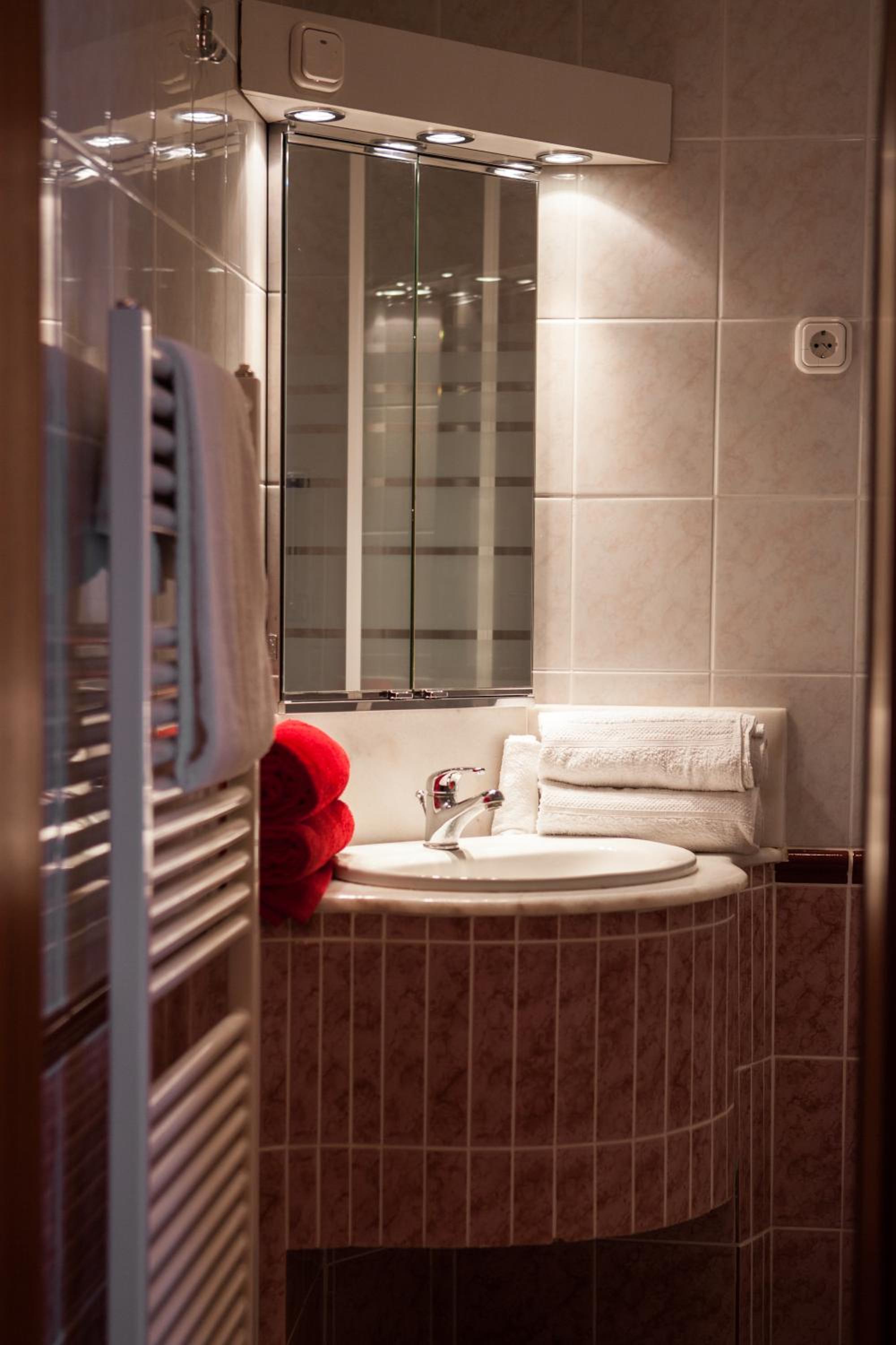 Double Room - Photo 7