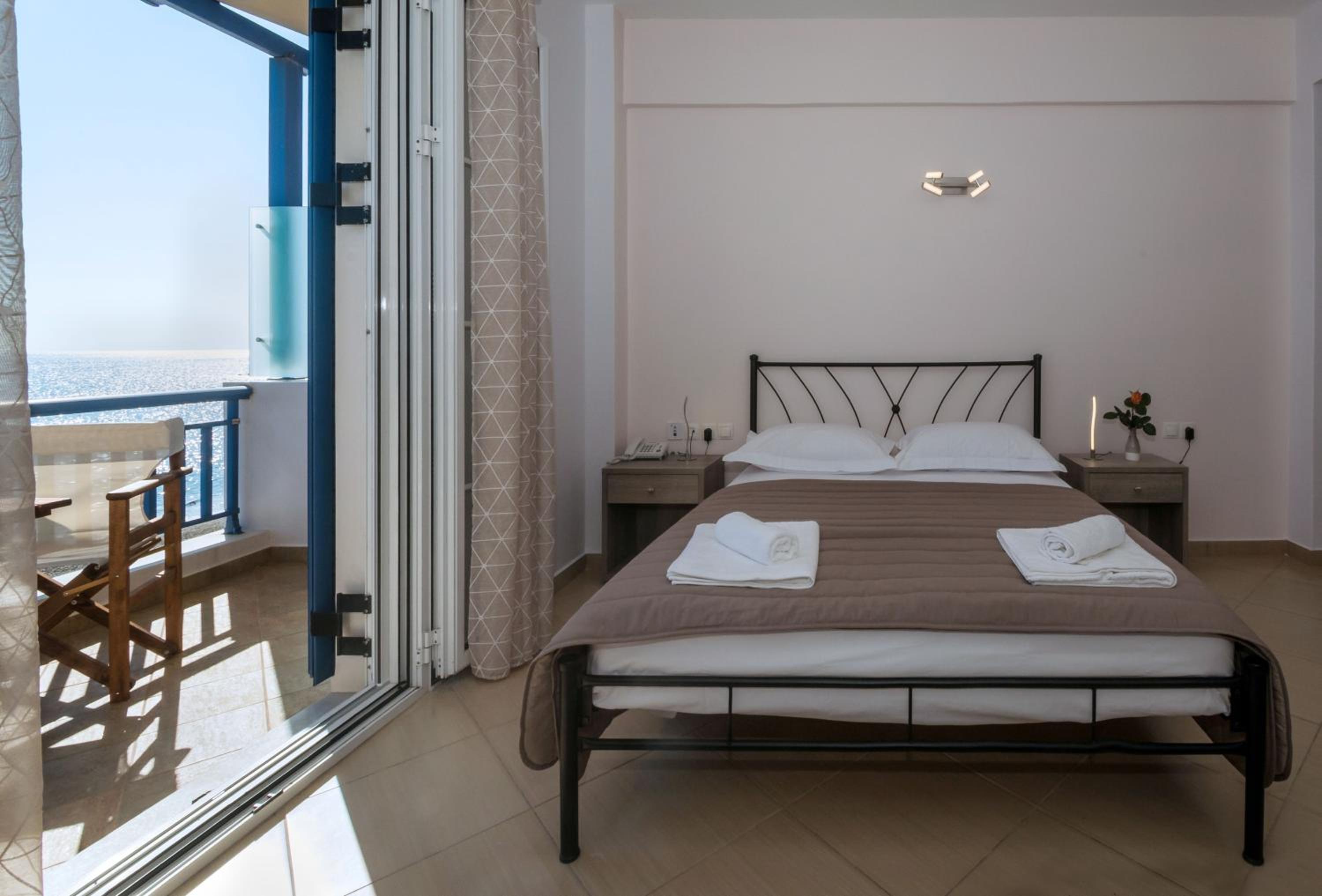 Double Room with Sea View - Photo 5