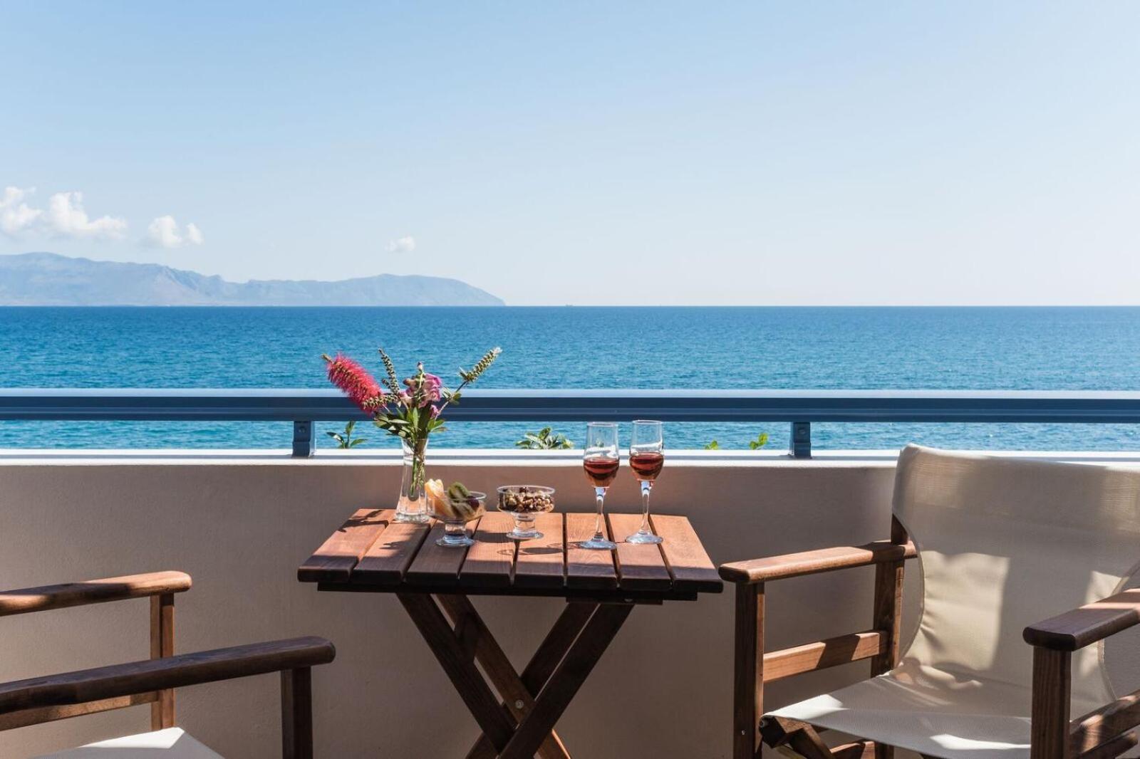 Twin Room with Sea View - Photo 10