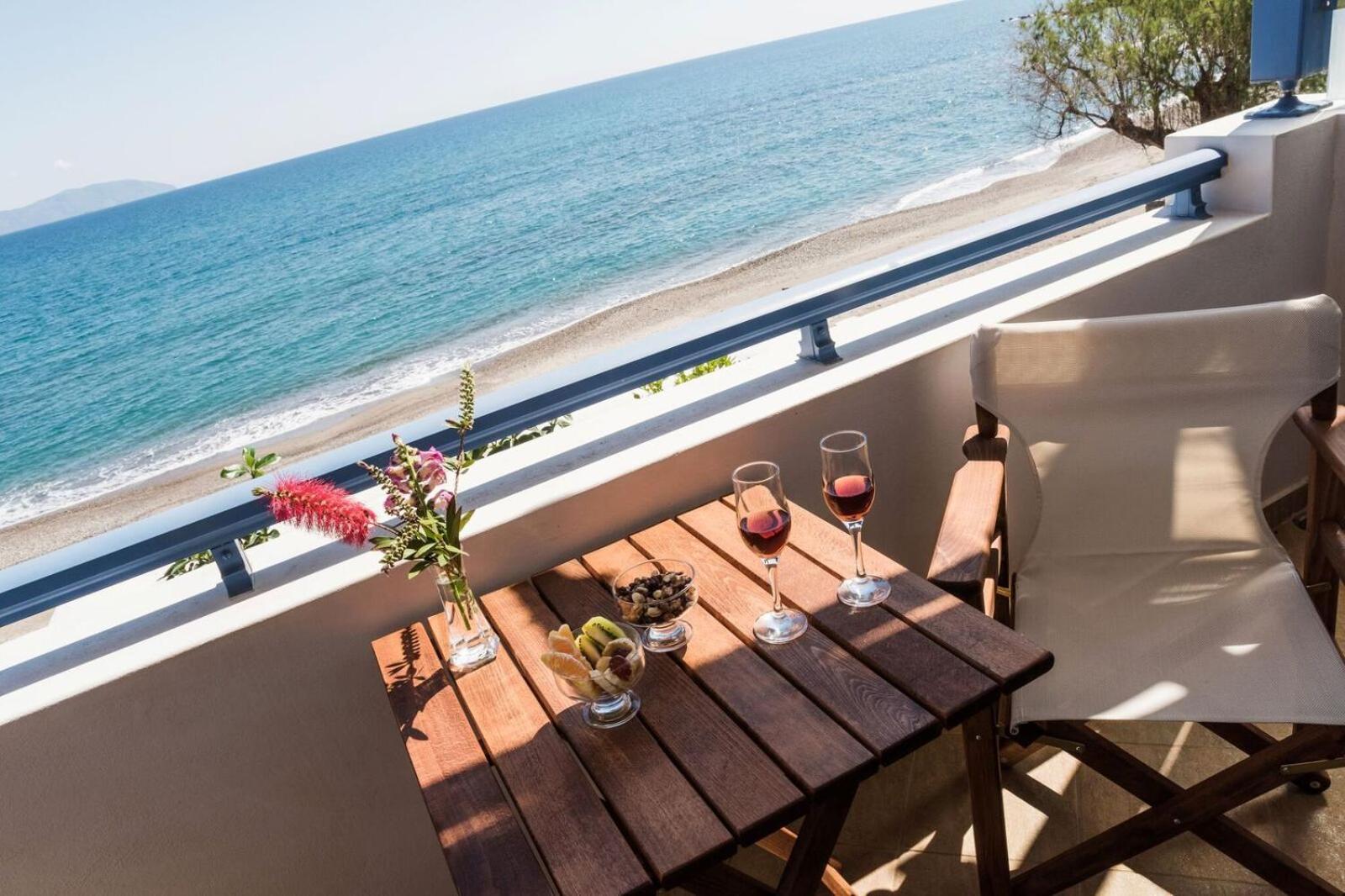 Double Room with Sea View - Photo 7