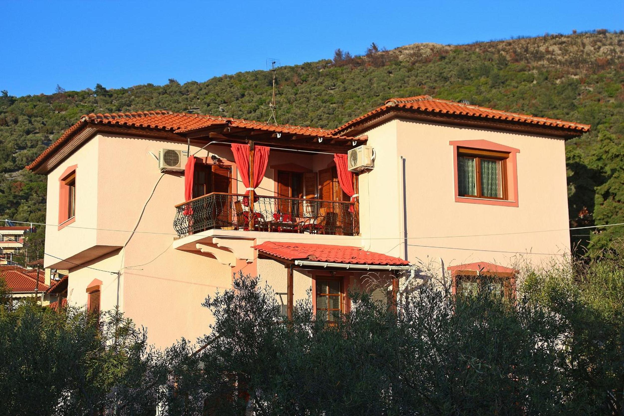 Apartment with Mountain View photo 2