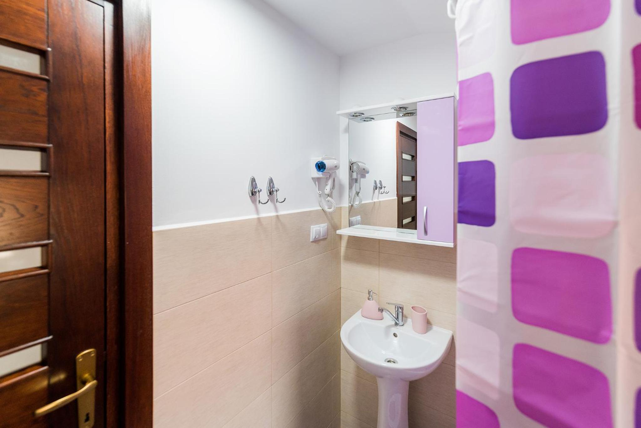 Deluxe Double or Twin Room - Photo 10