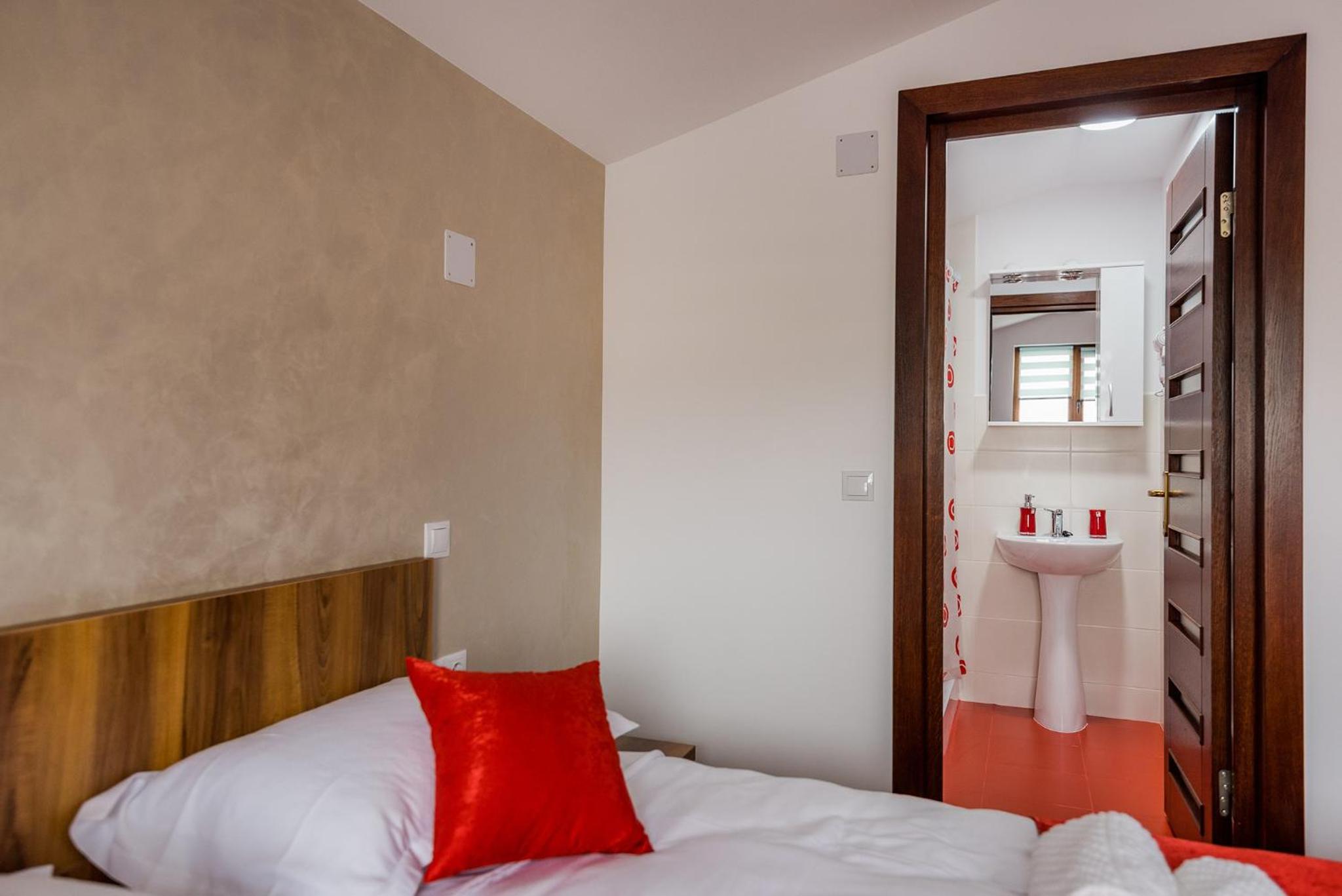 Deluxe Double or Twin Room - Photo 13