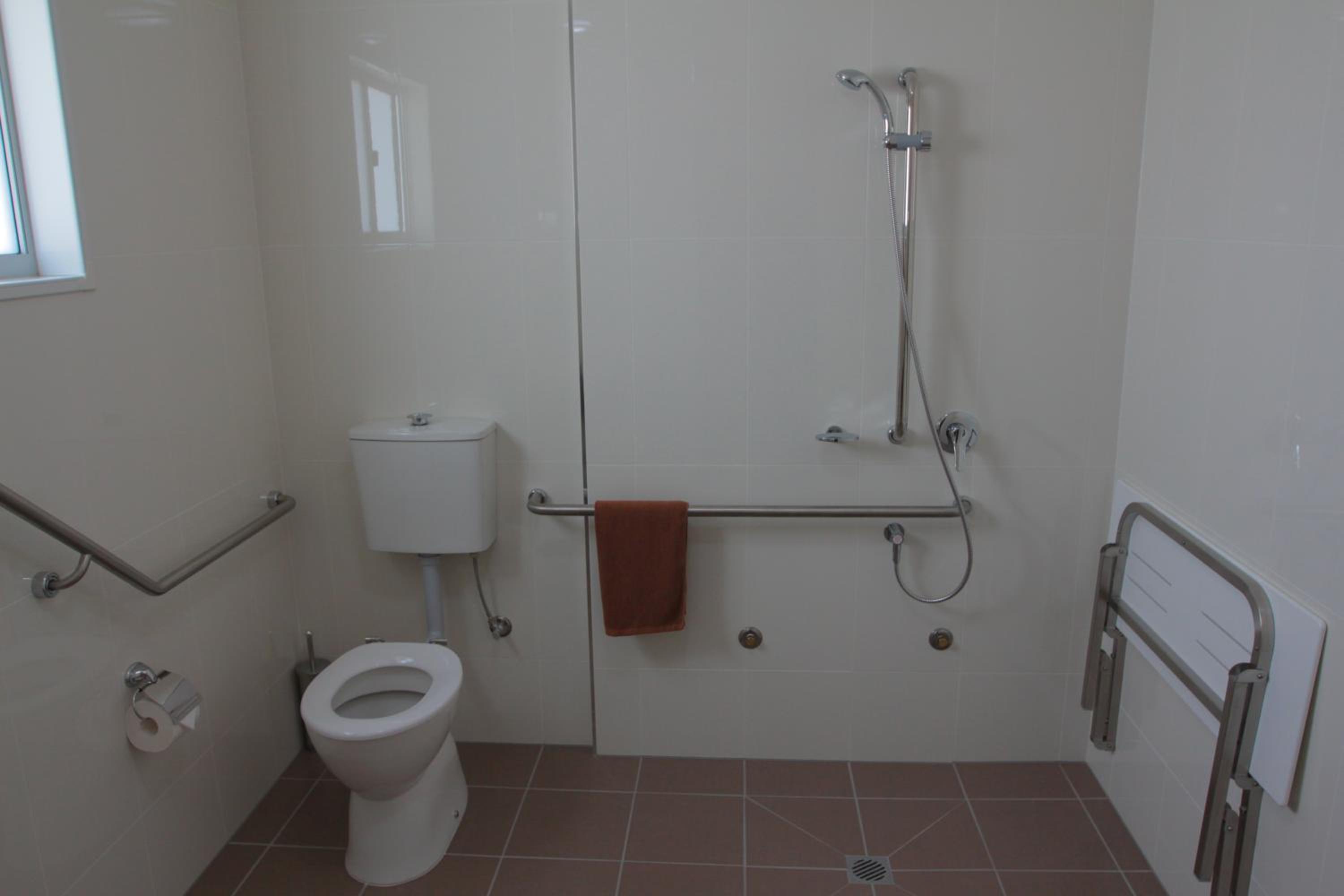Queen Room - Disability Access photo 3