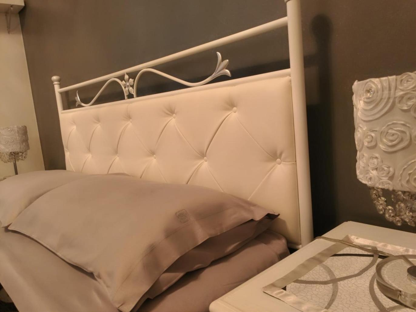 Deluxe King Room - Photo 12