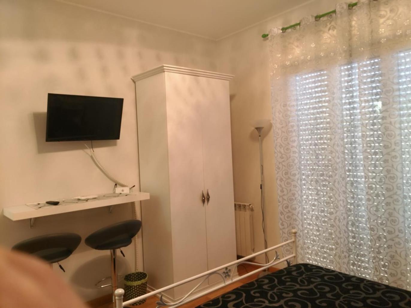 Deluxe King Room - Photo 14