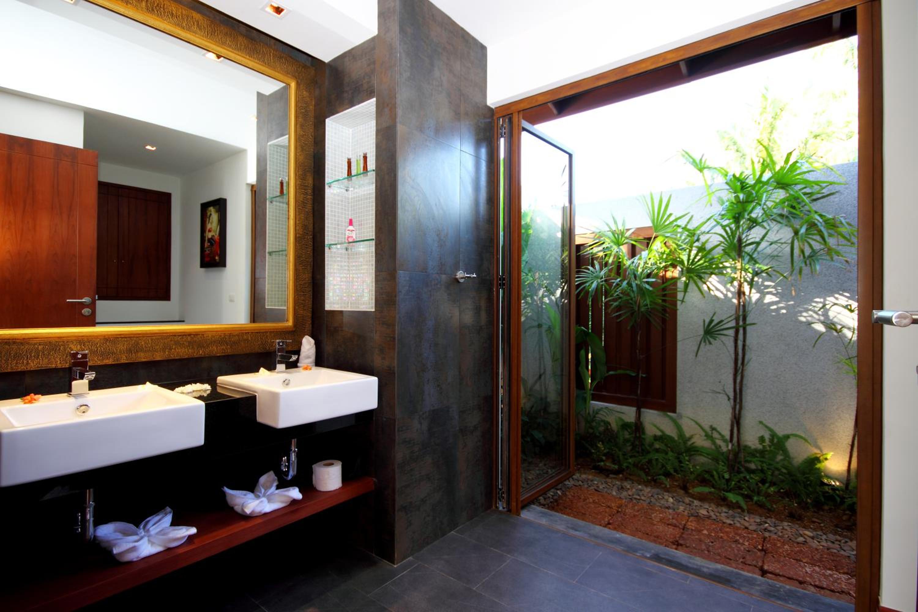 Deluxe Beach Suite - Photo 18