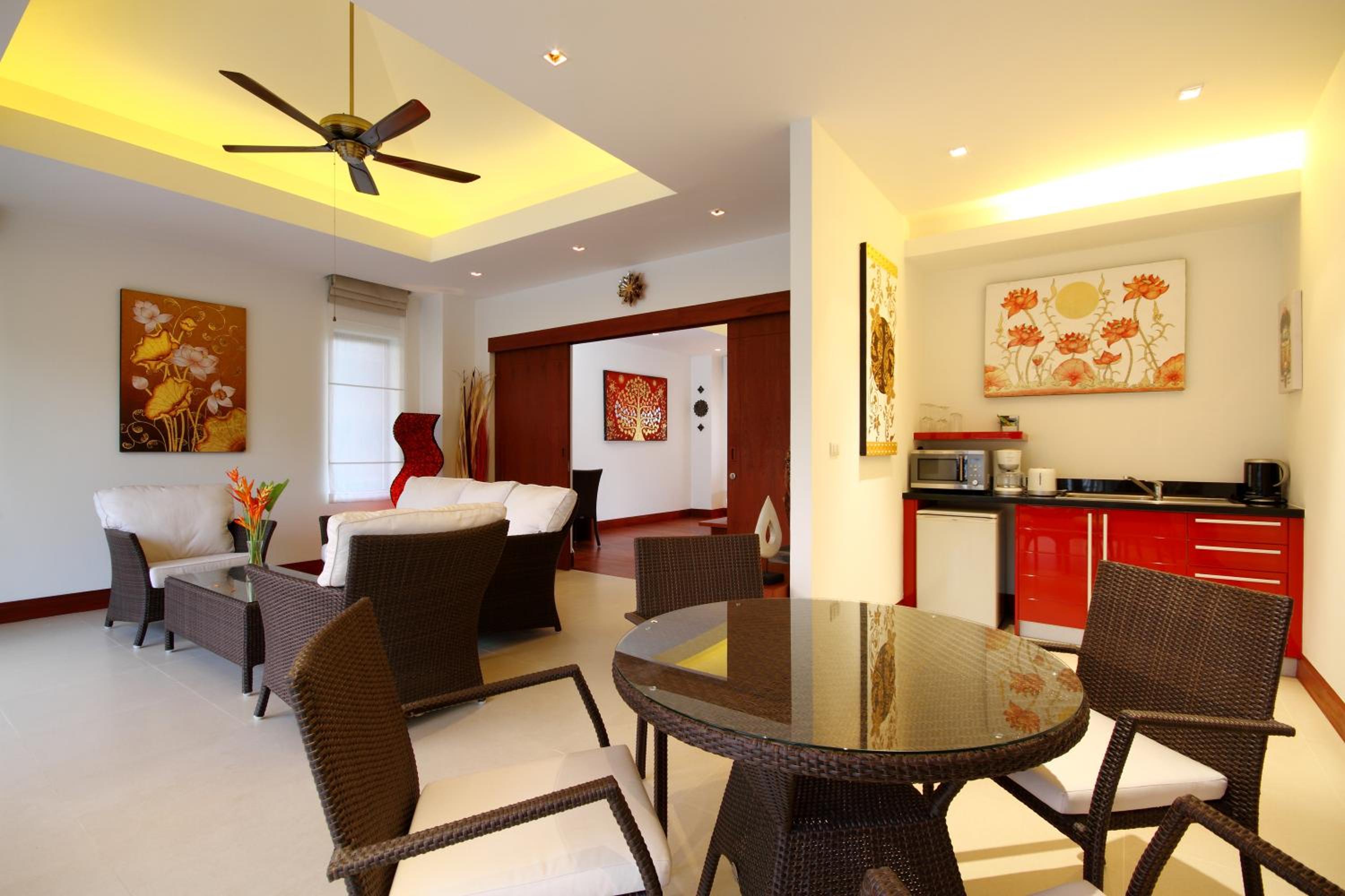 Deluxe Beach Suite - Photo 21