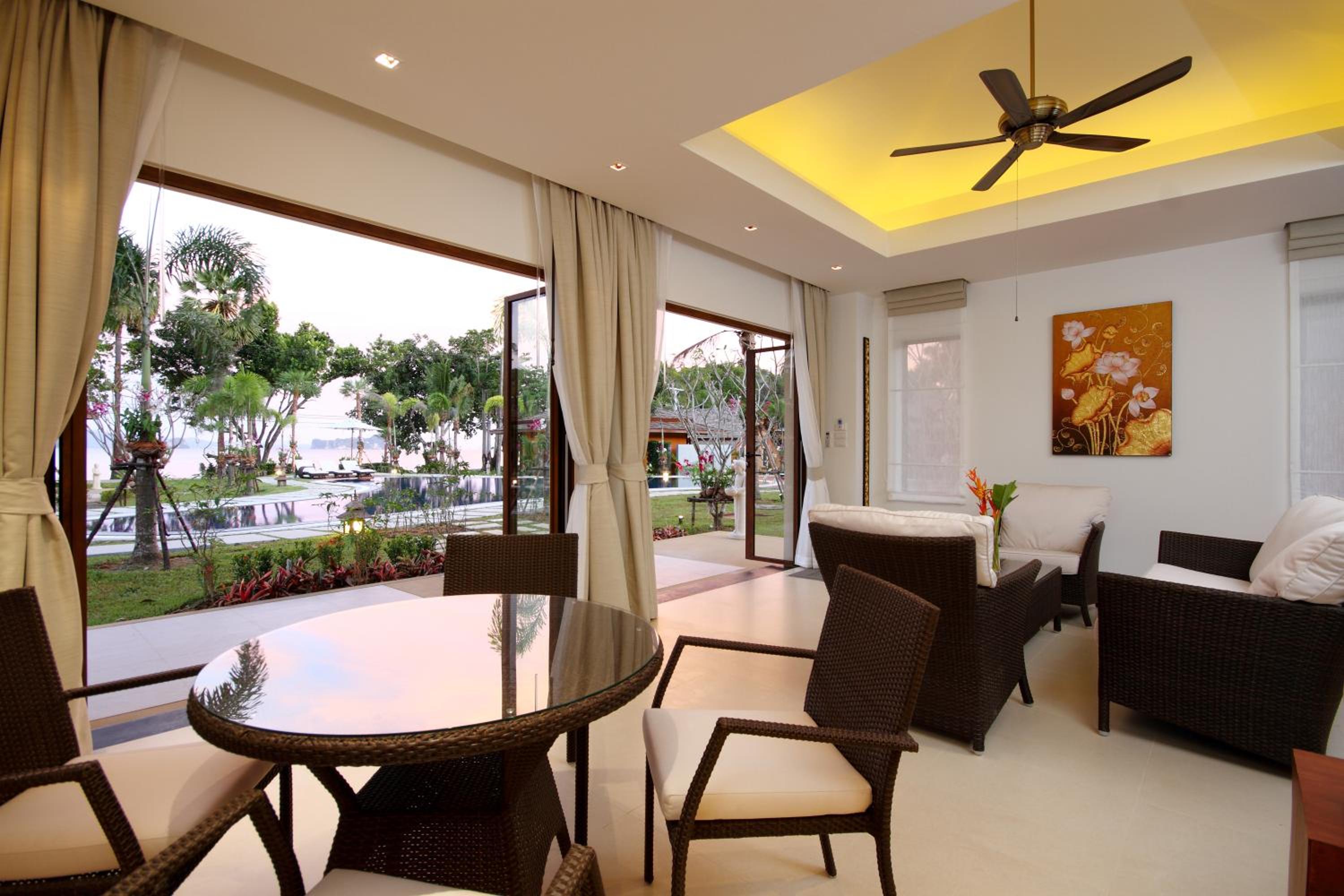 Deluxe Beach Suite - Photo 19