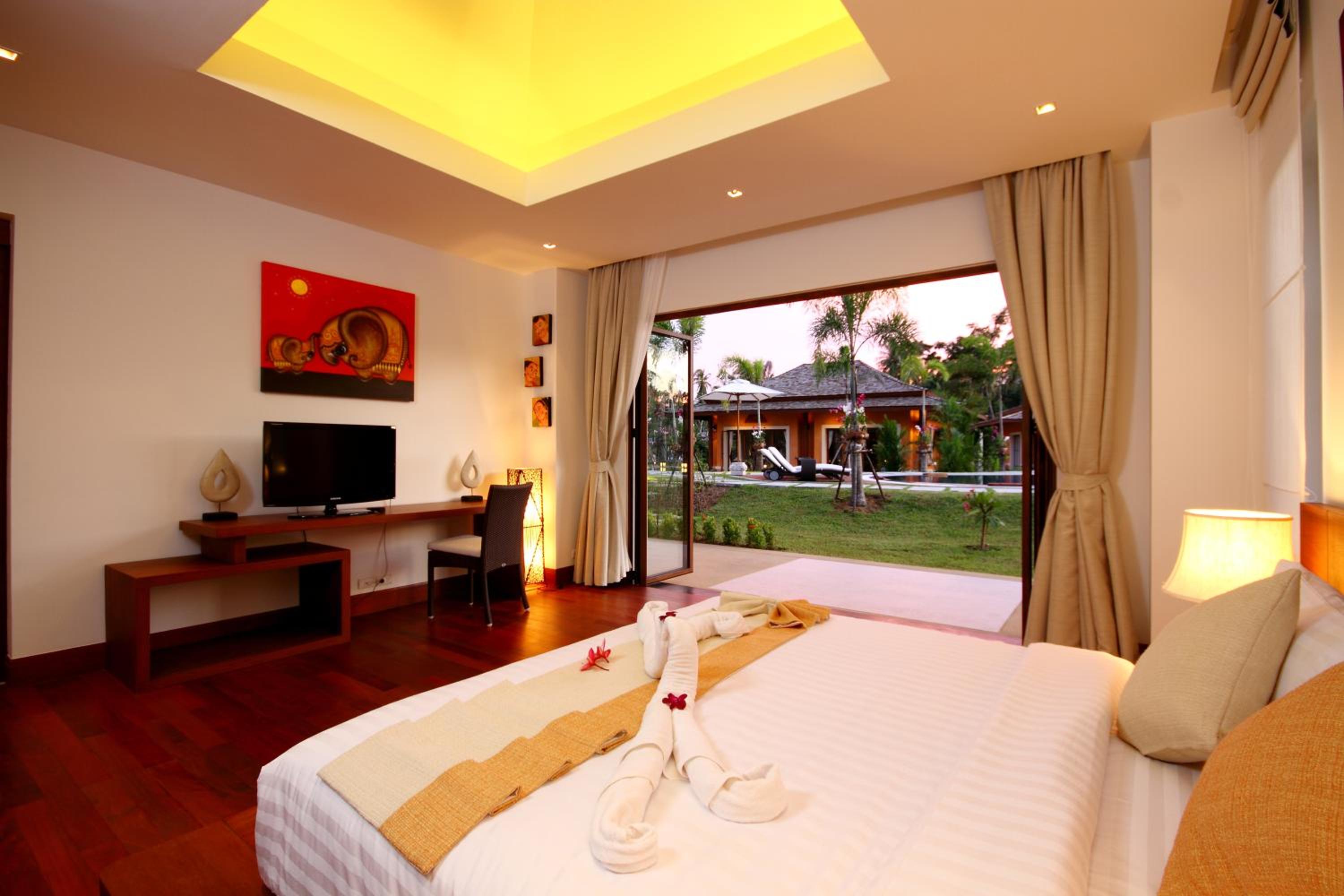 Deluxe Sunrise Suite - Photo 10
