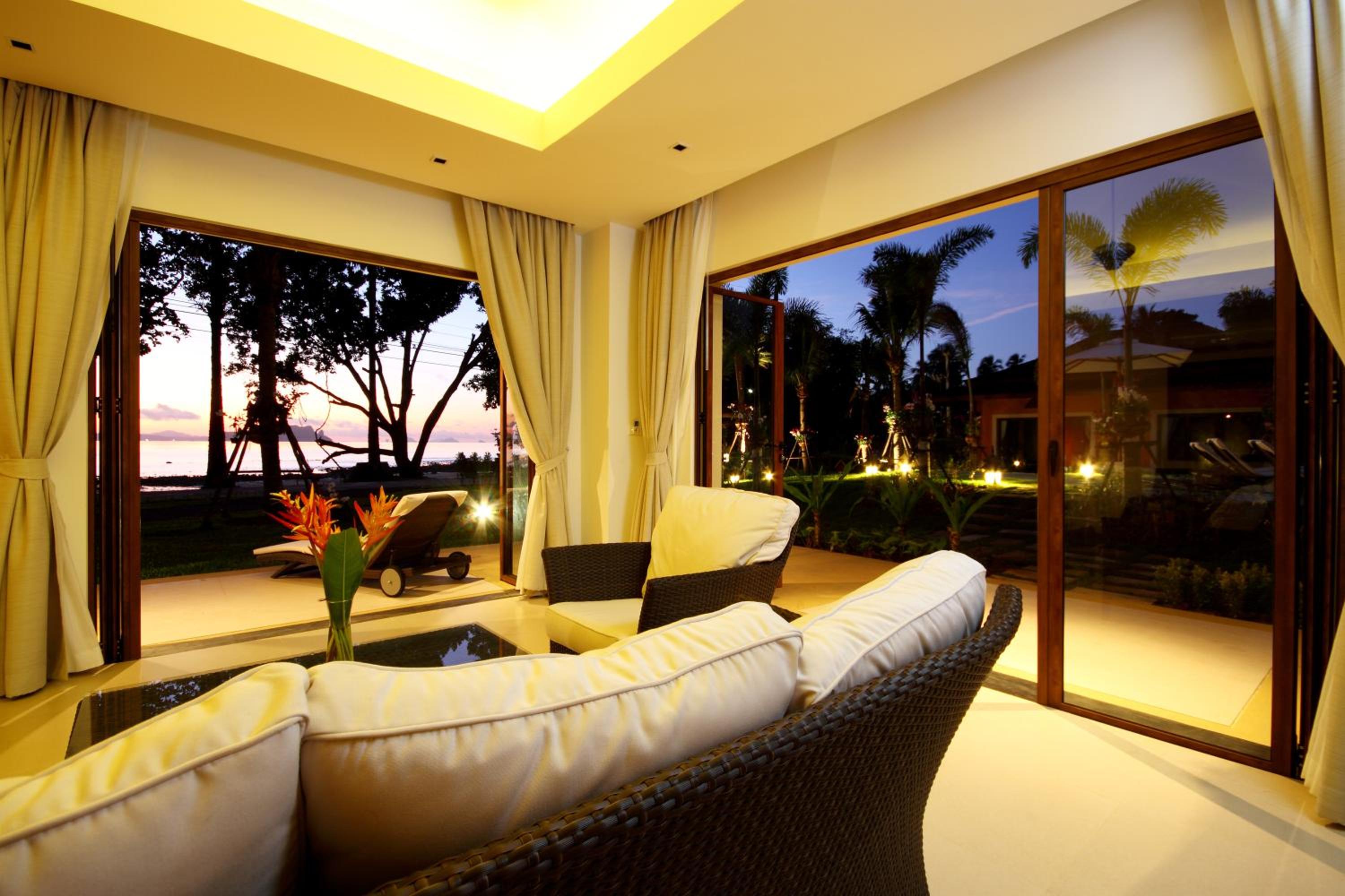 Deluxe Sunrise Suite - Photo 17