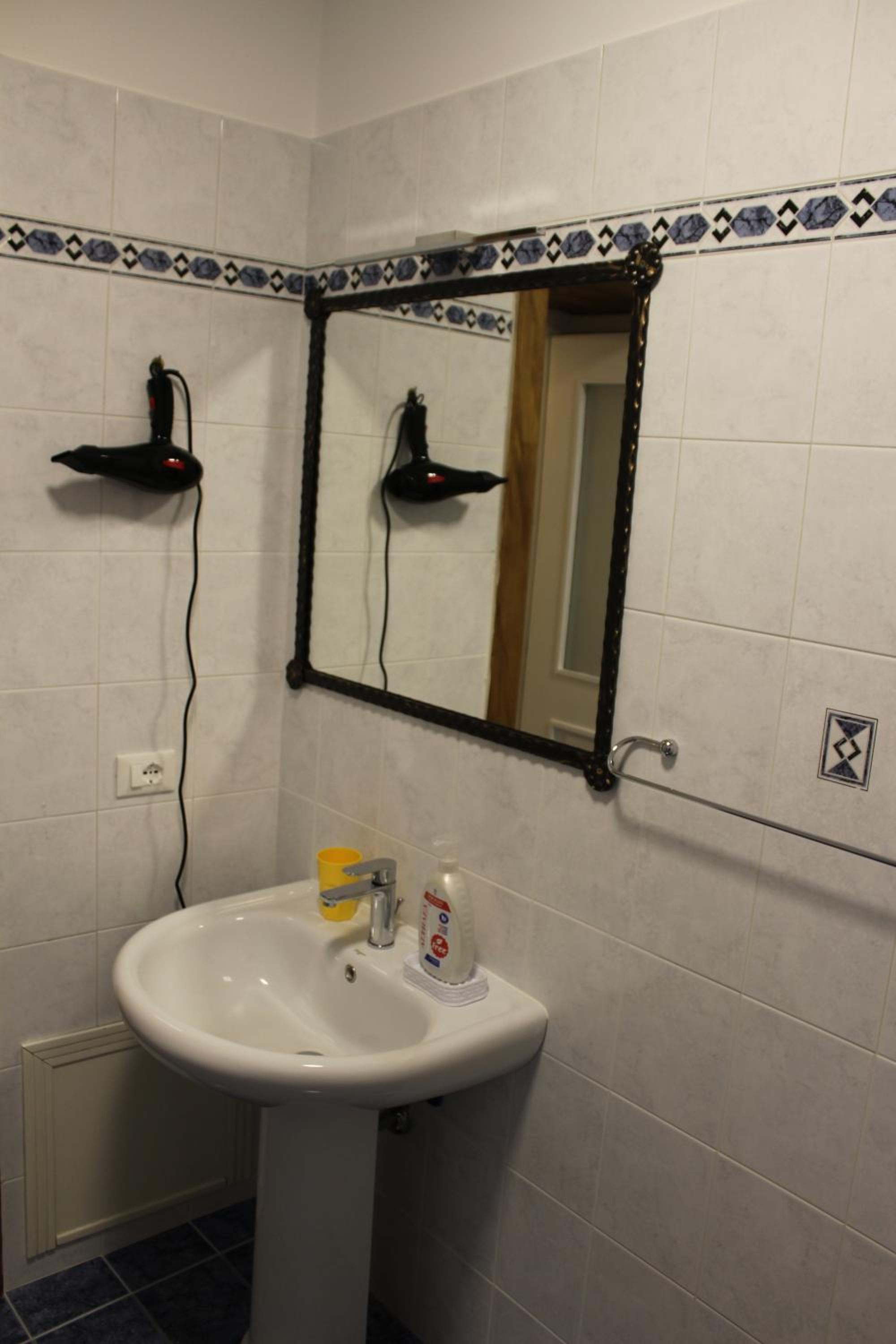 Double Room - Photo 5