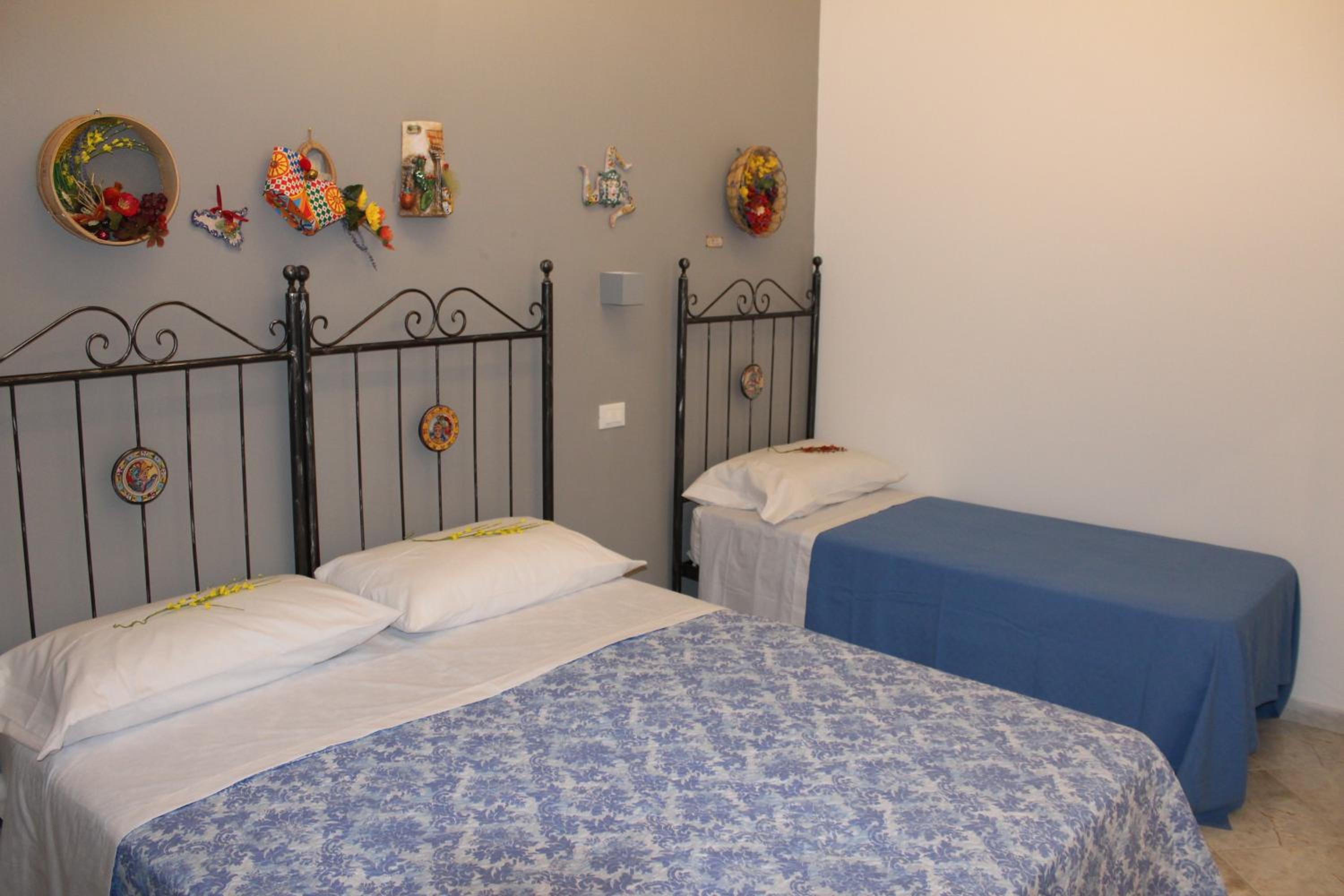 Double or Twin Room - Photo 4