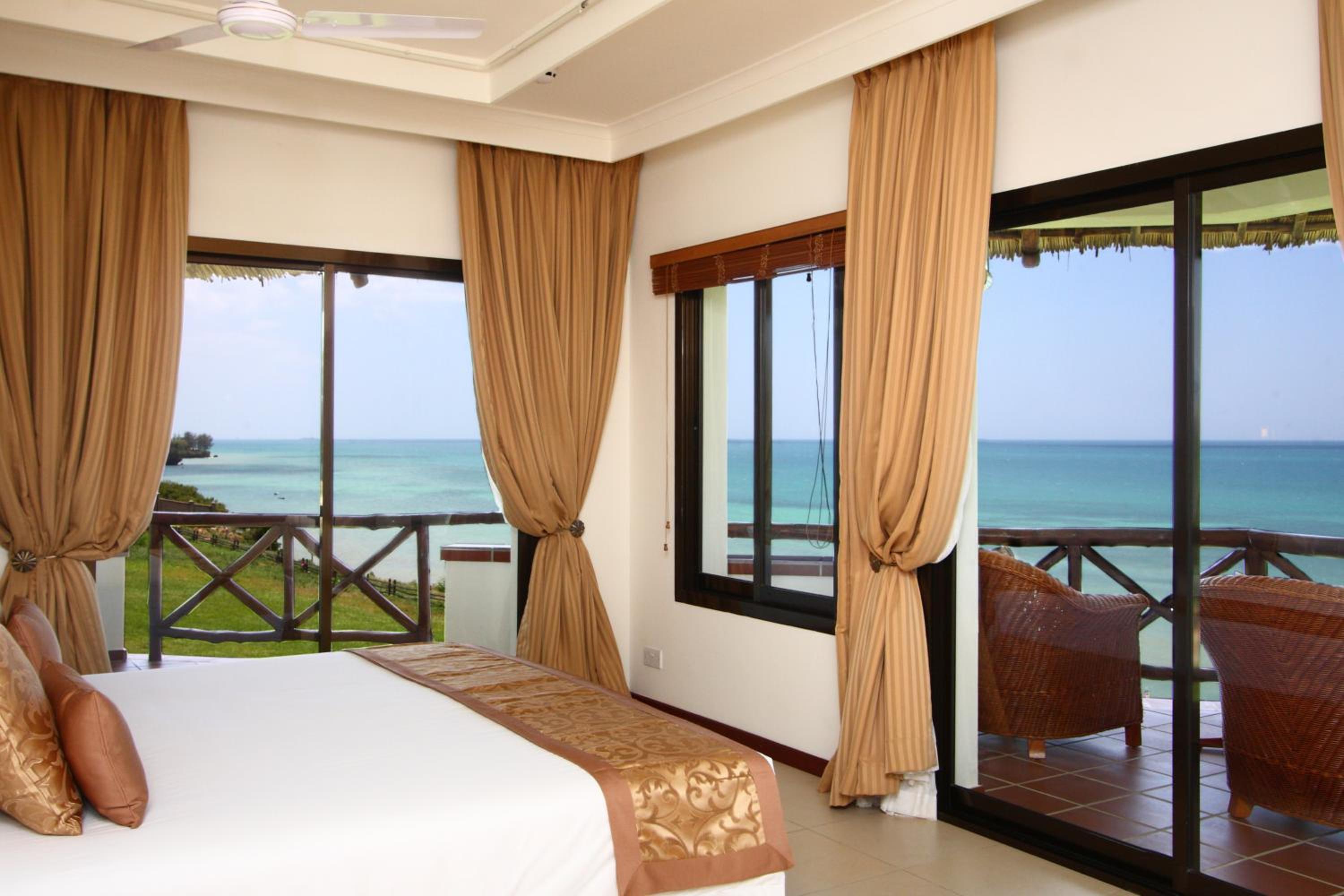 Deluxe King Room - Photo 2