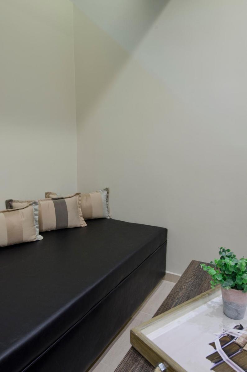 One-Bedroom Apartment photo 3