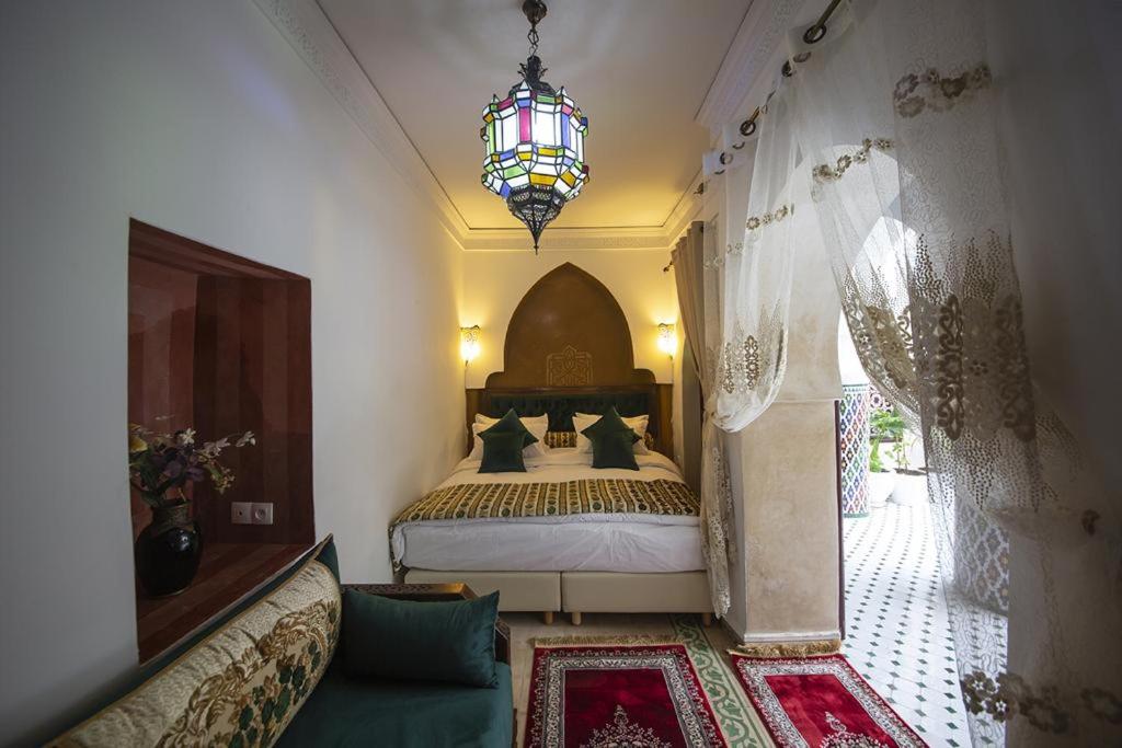Deluxe King Suite - Photo 2