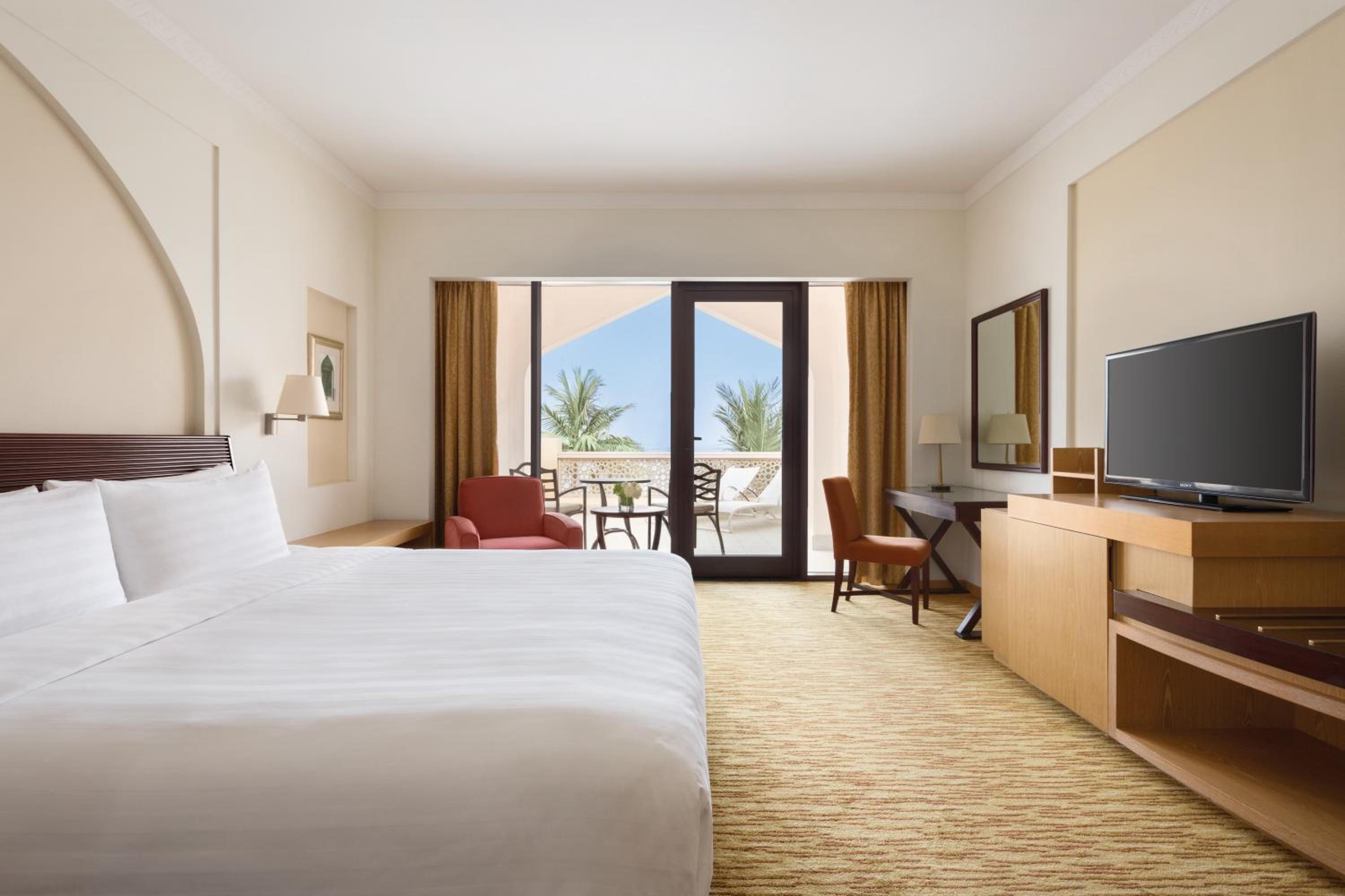 Al Bandar Deluxe - King bed photo 3