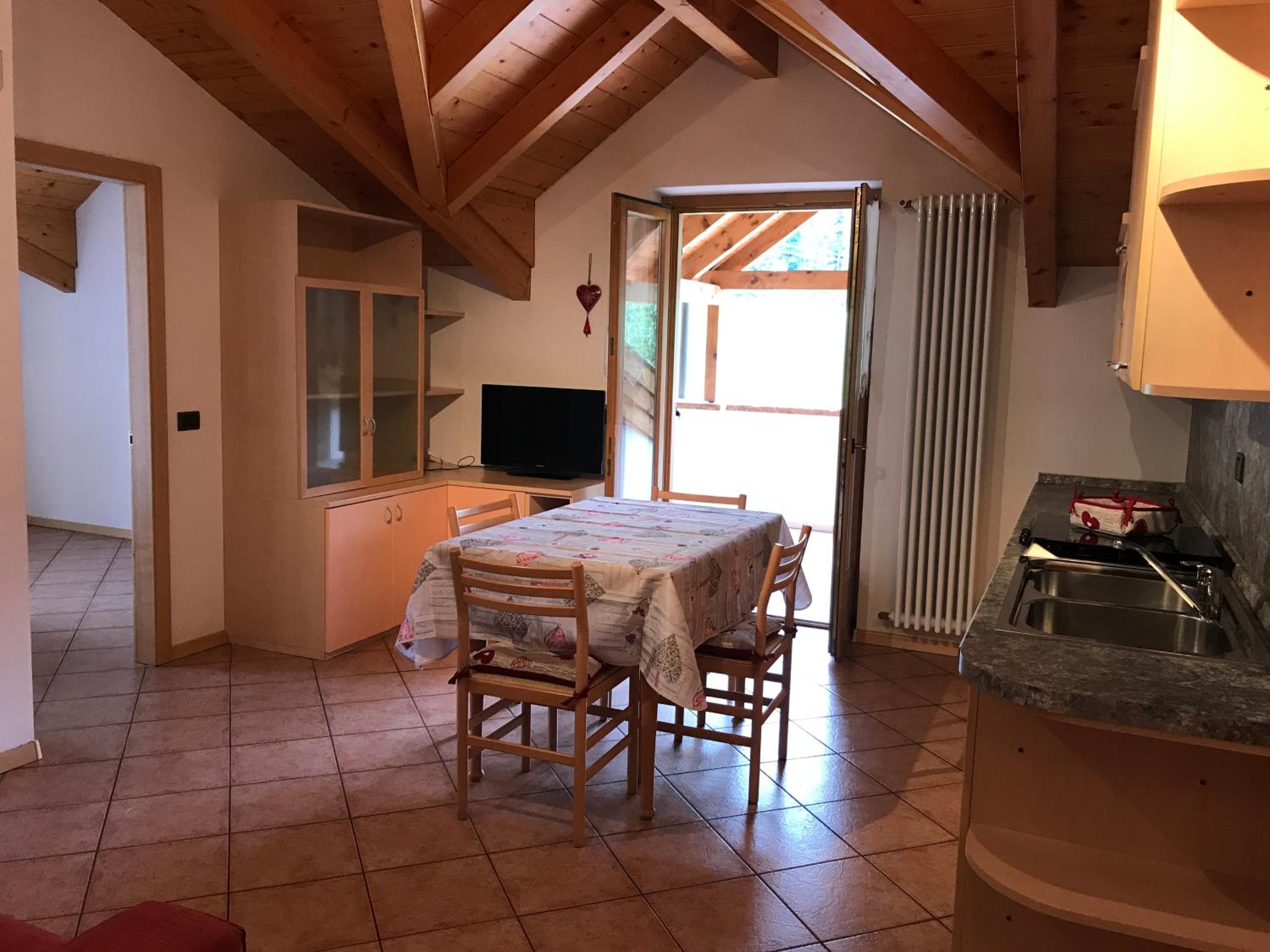 Two-Bedroom Apartment With Mountain View photo 2