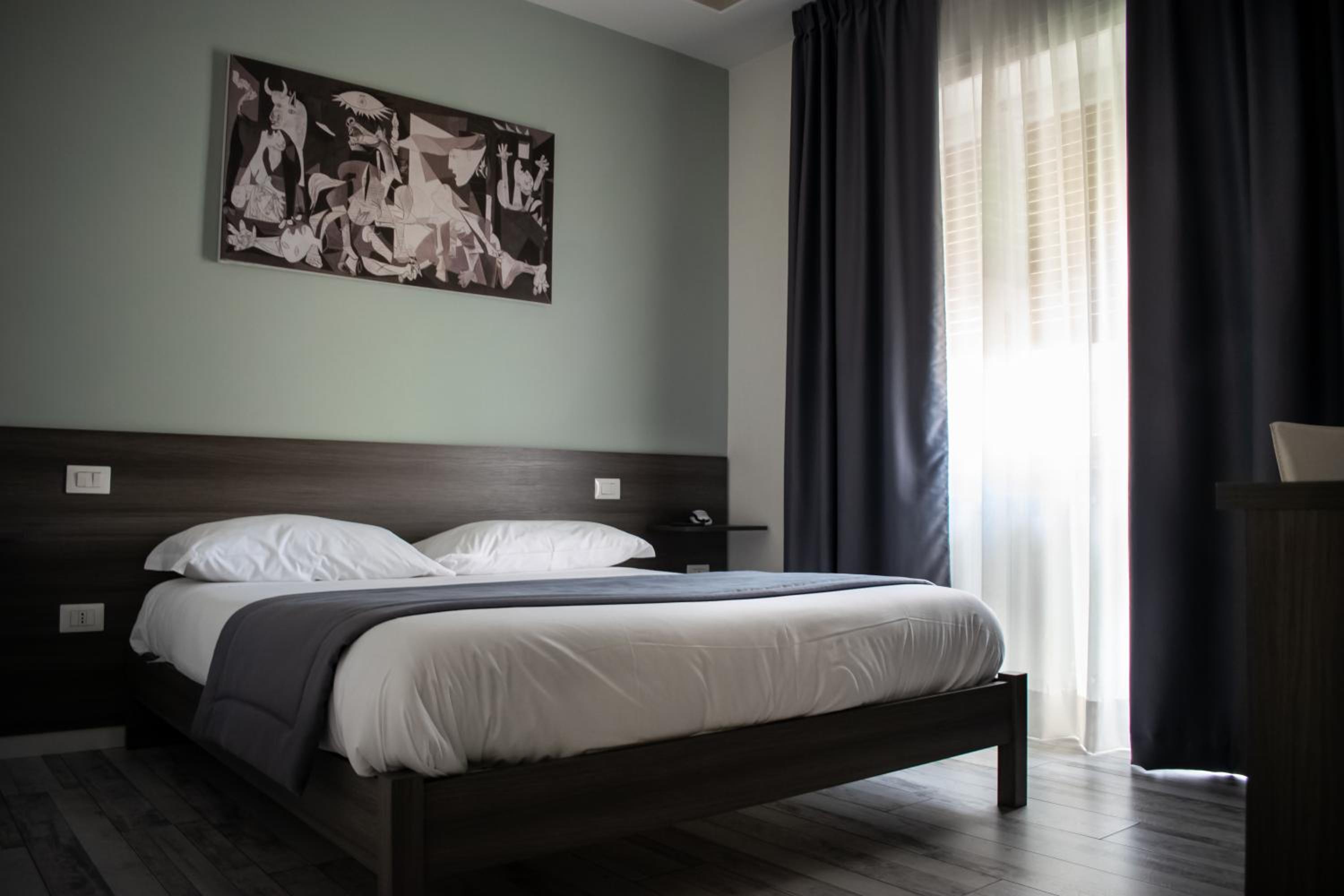 Double Room with Private Bathroom - Photo 27