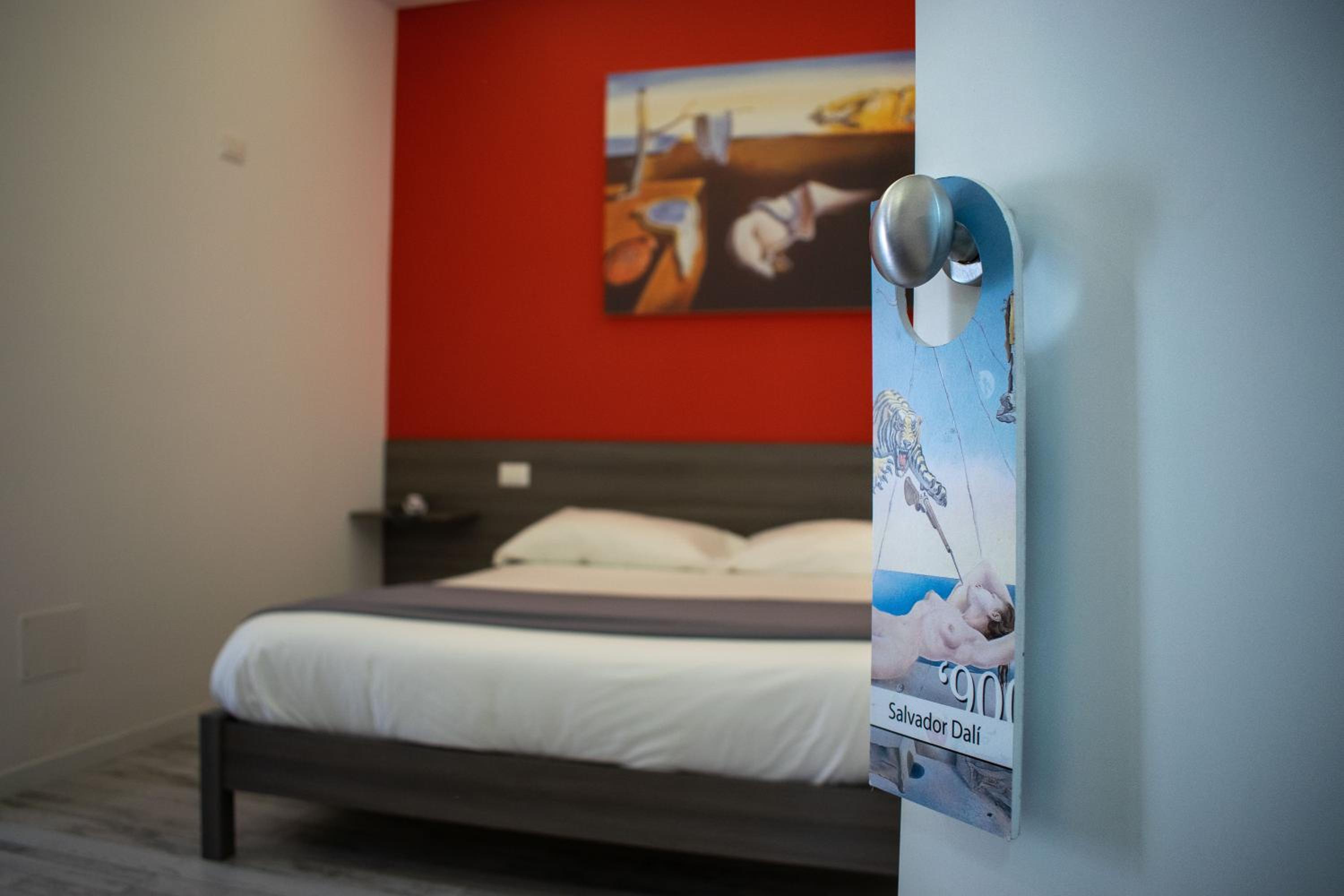 Double Room with Private Bathroom - Photo 11