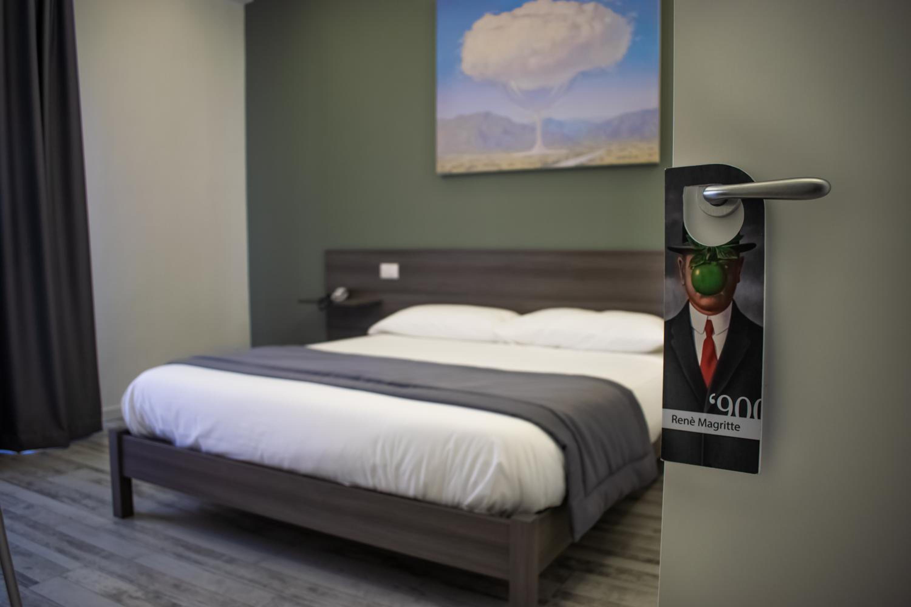 Double Room with Private Bathroom - Photo 13