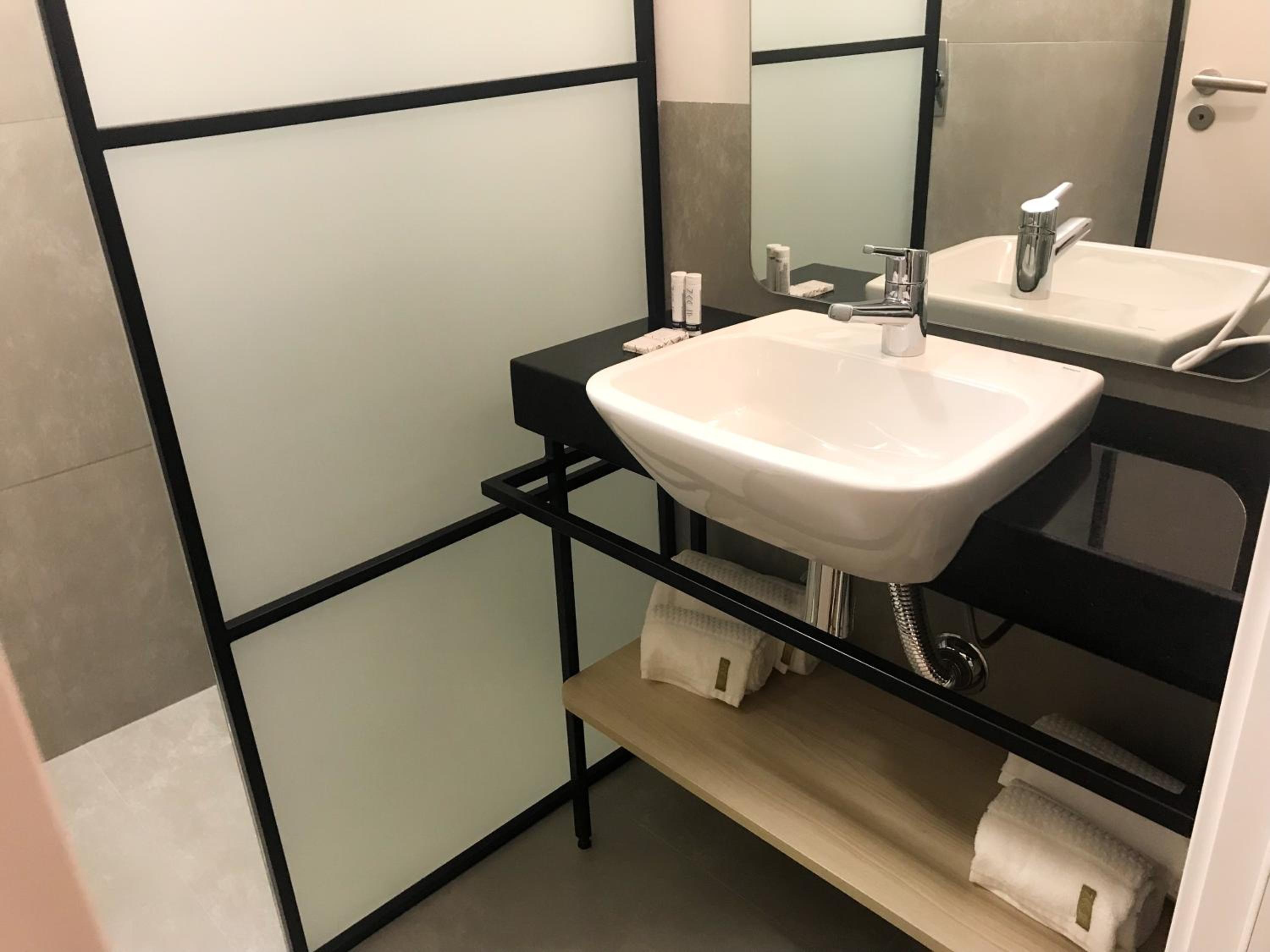 Double Room - Photo 9