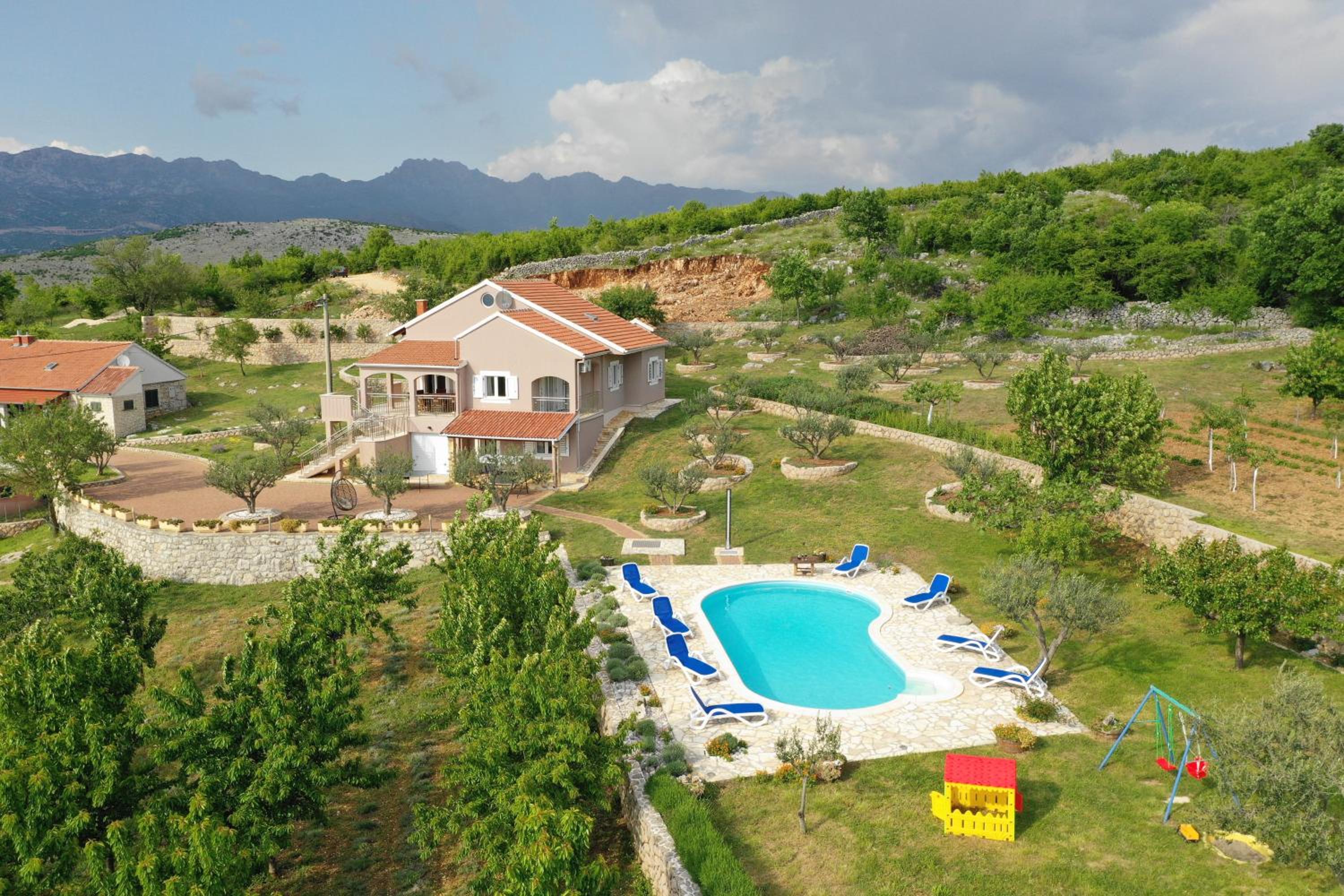 Villa photo 2