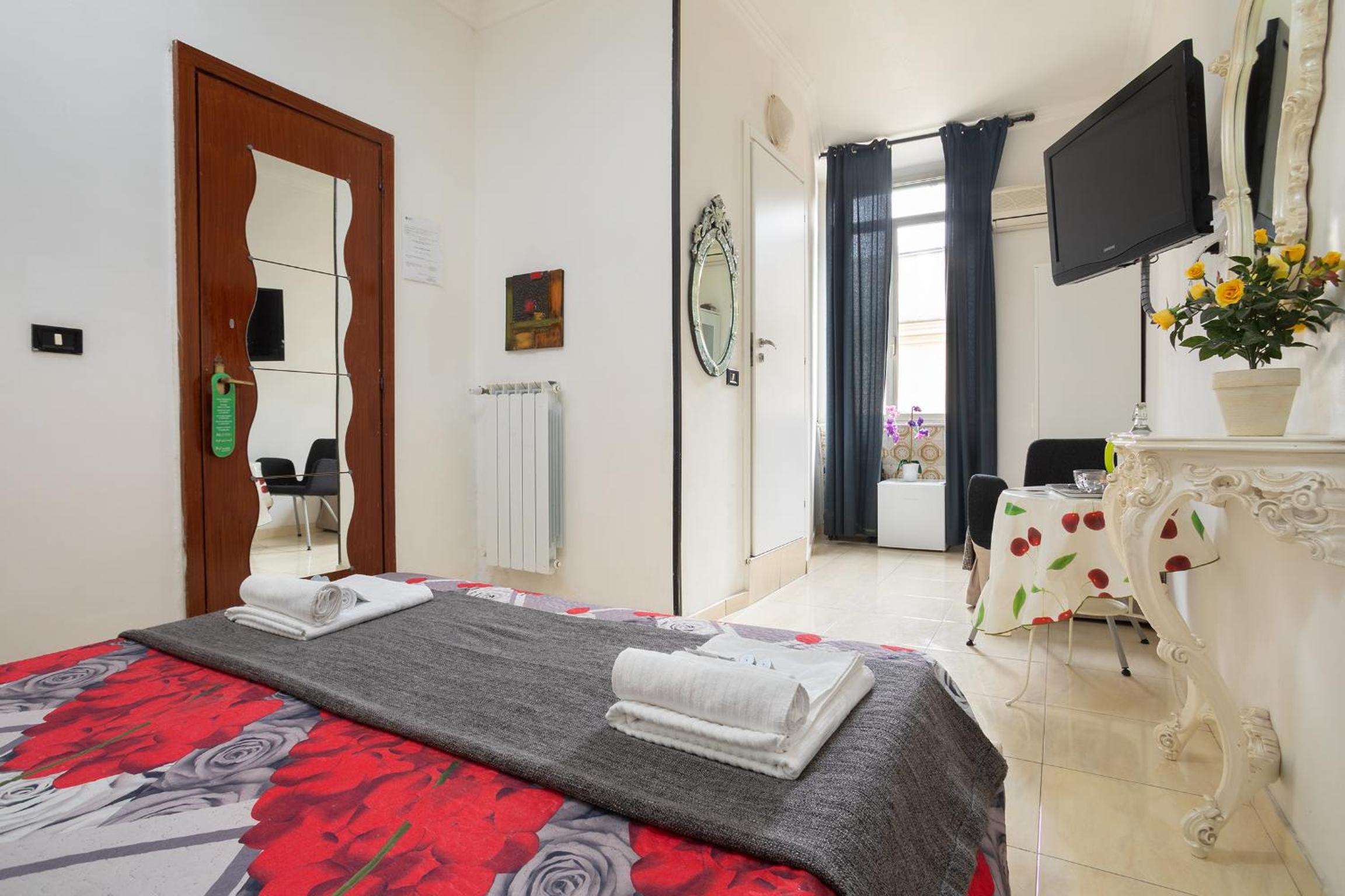 Budget Double Room photo 3