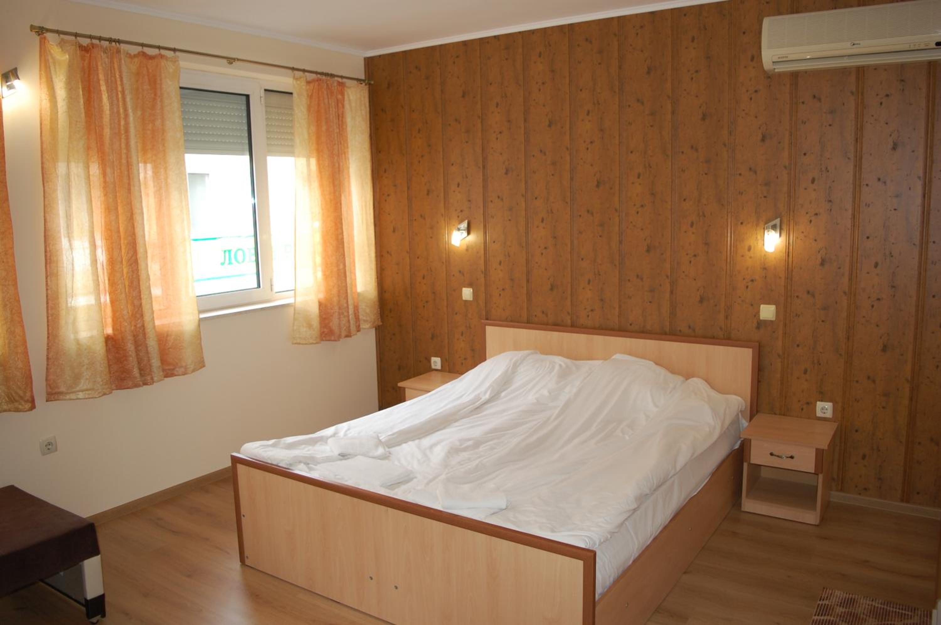 Large Double Room photo 1