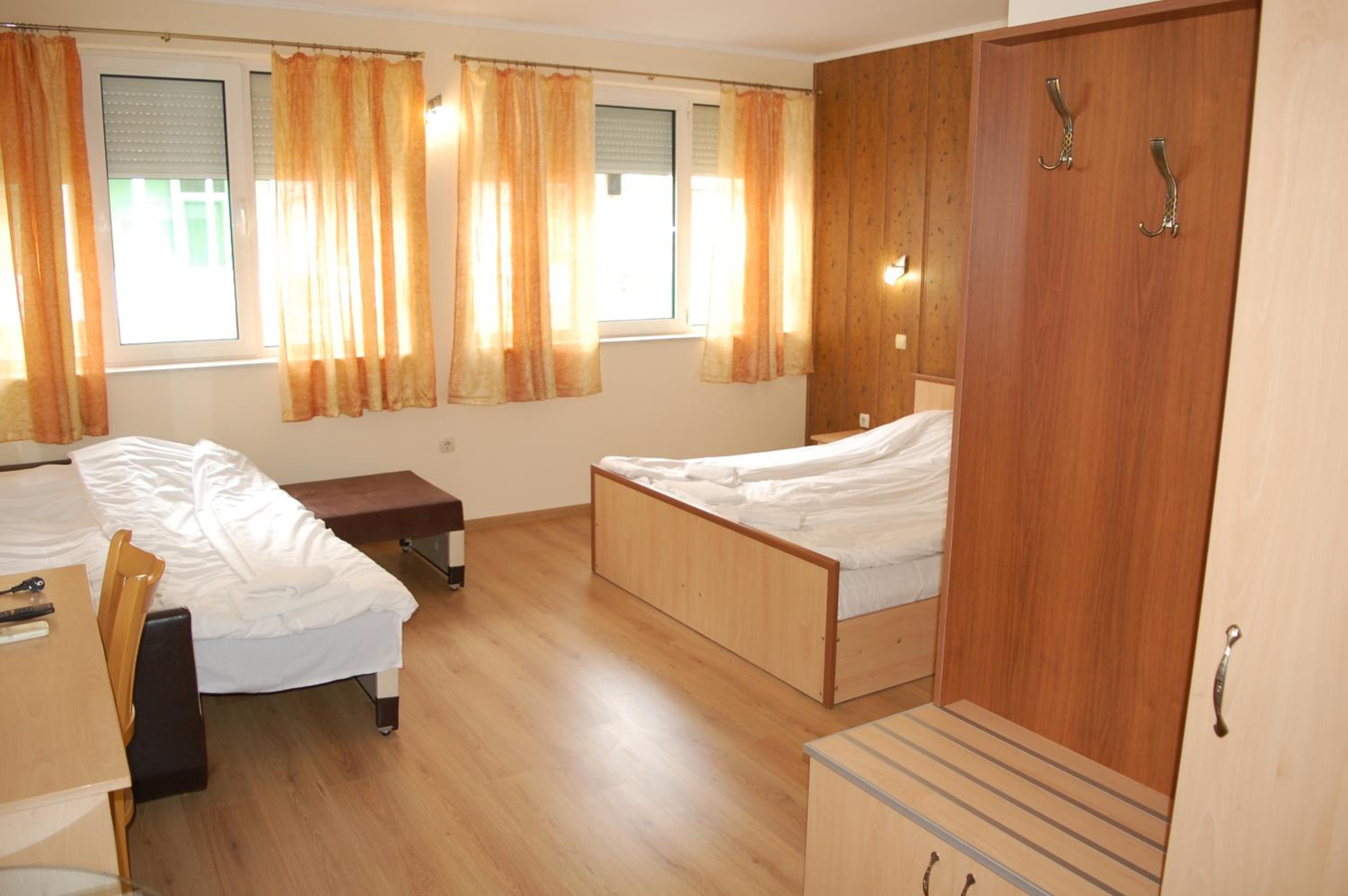 Large Double Room photo 2