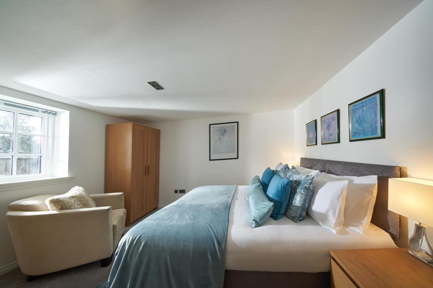 Four-Bedroom House photo 1
