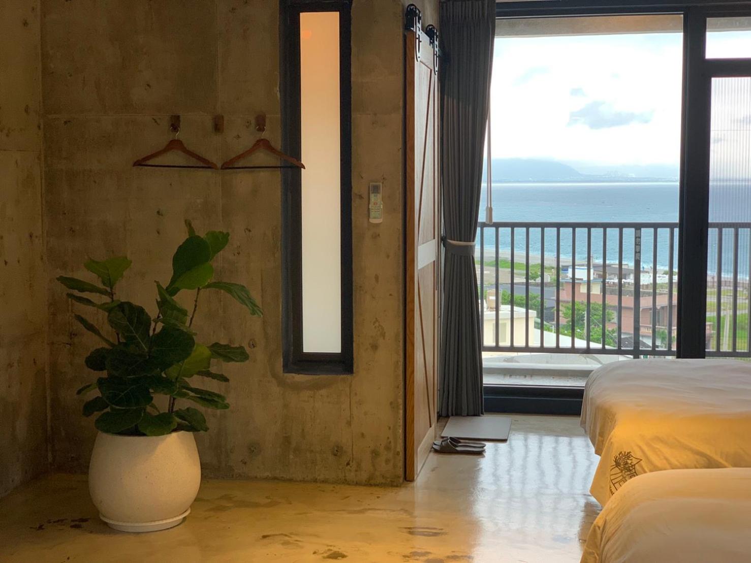 Quadruple Room with Sea View - Photo 4