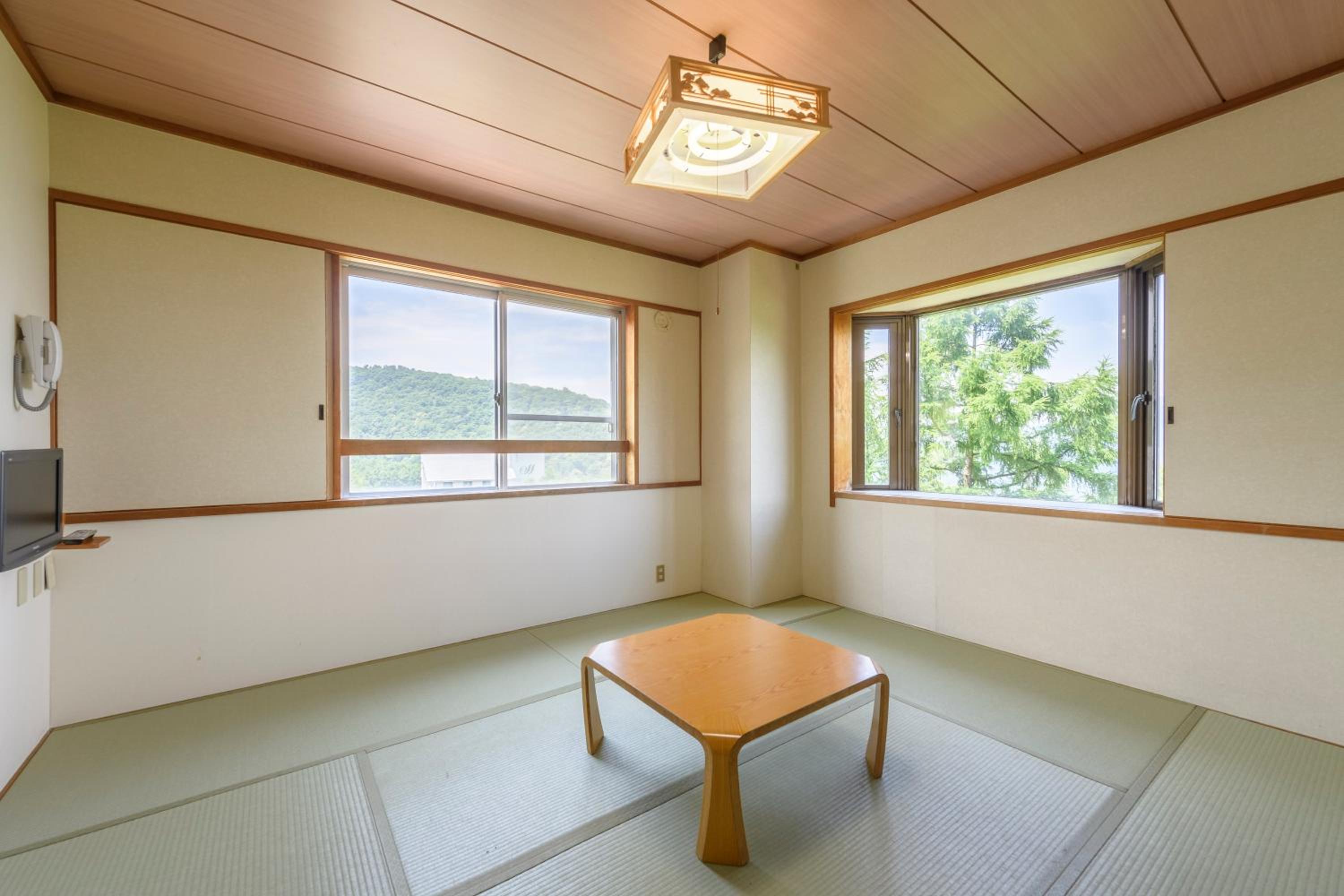 Japanese-Style Room with Shared Bathroom photo 1