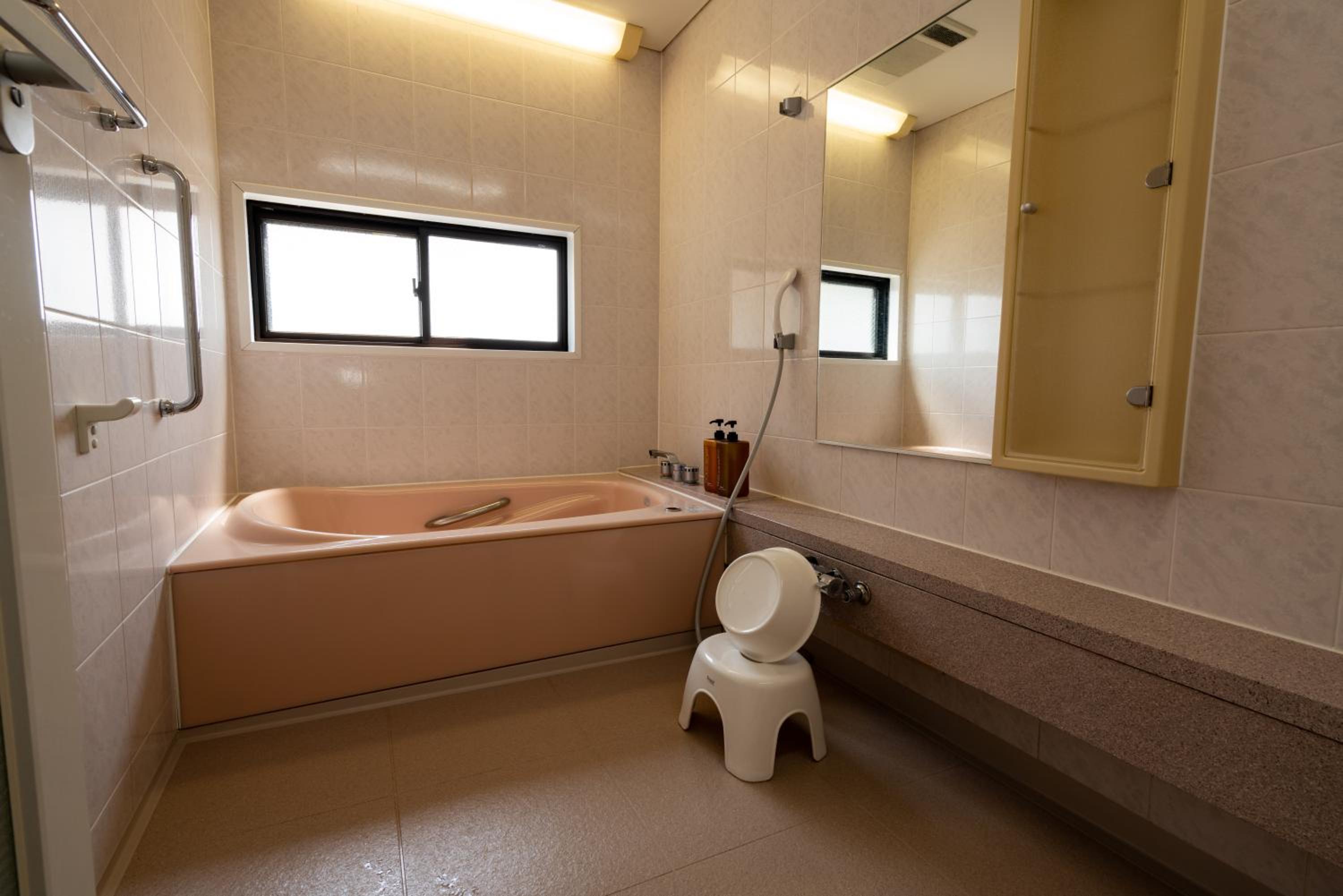 Family Room with Shared Bathroom photo 3