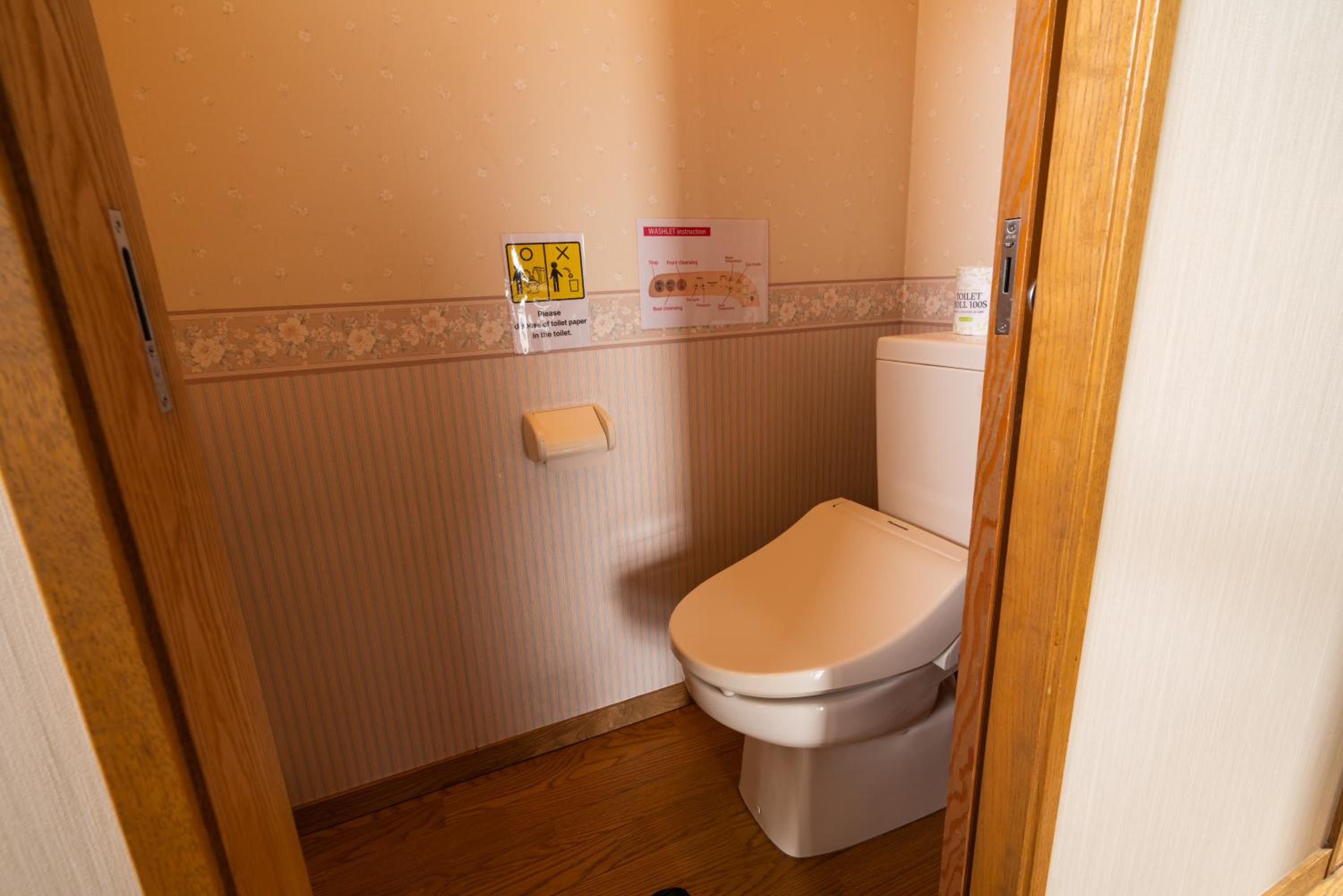 Quadruple Room with Shared Bathroom photo 2