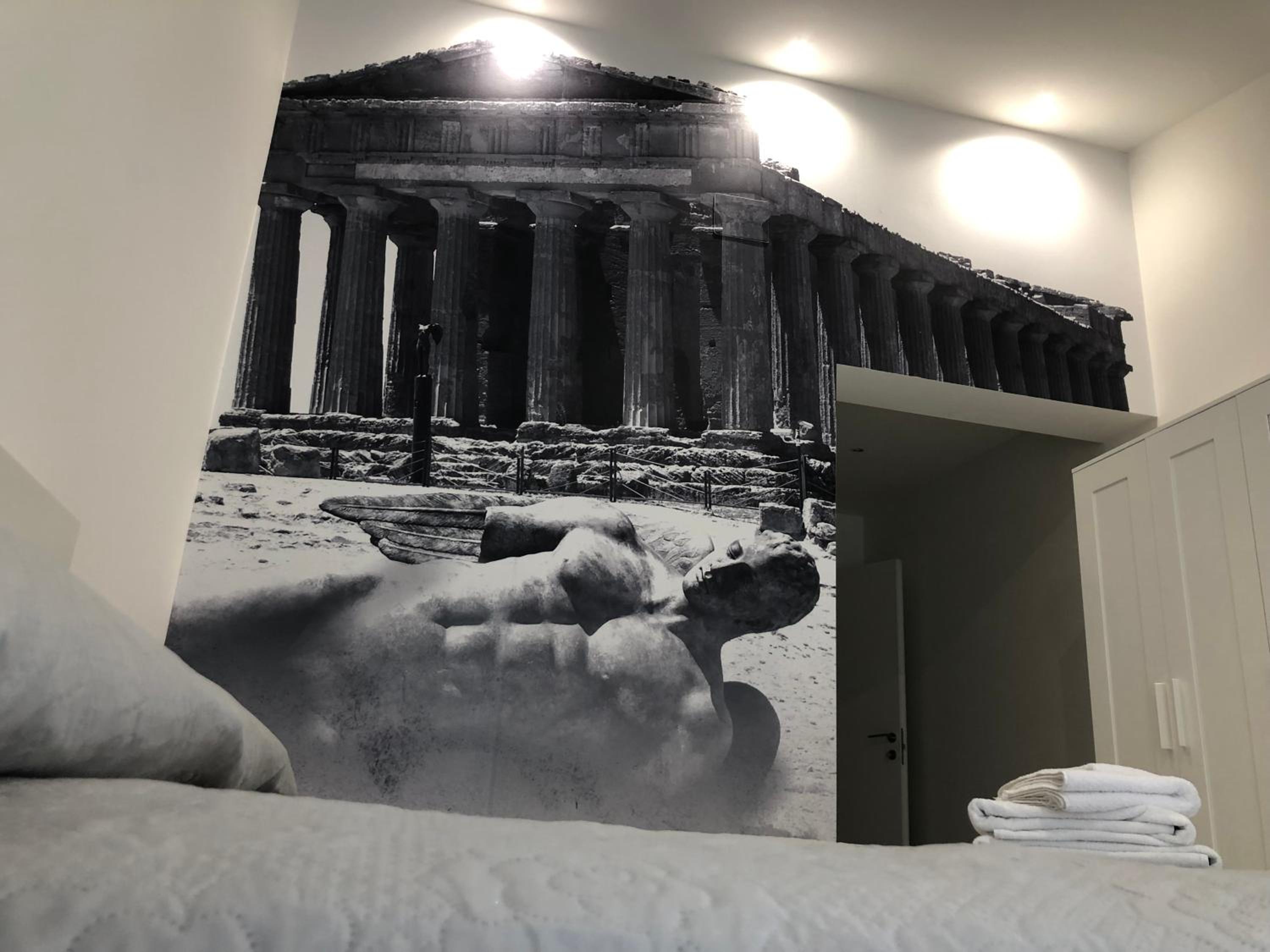 Deluxe King Room - Photo 8