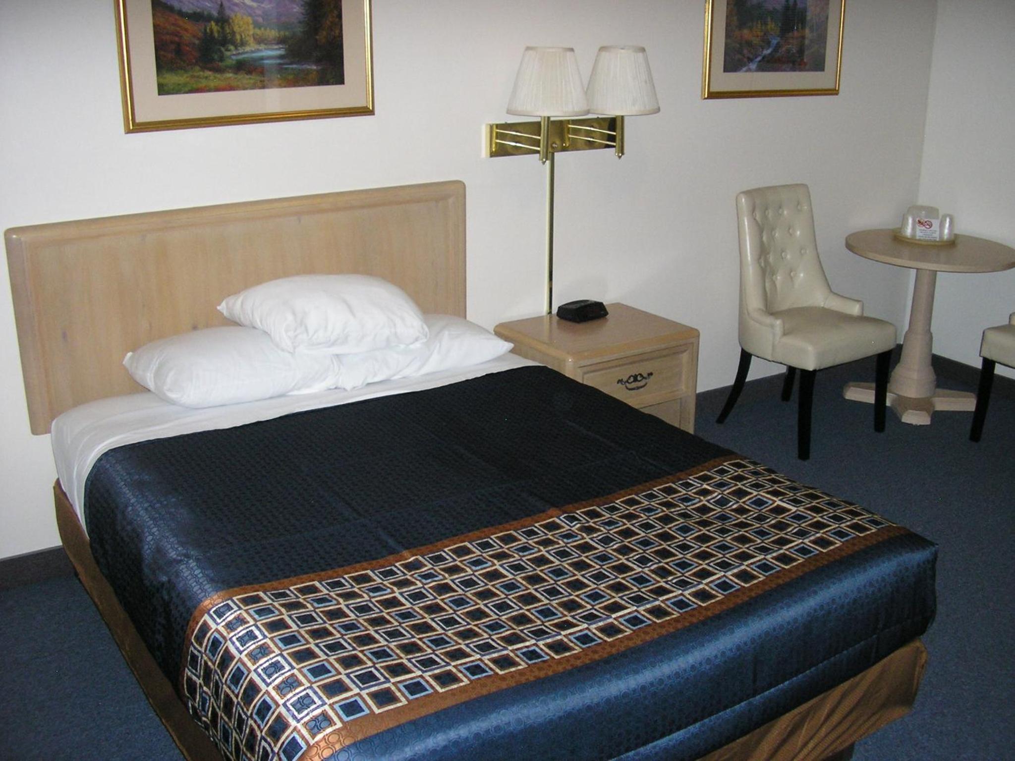 Standard Queen Room
