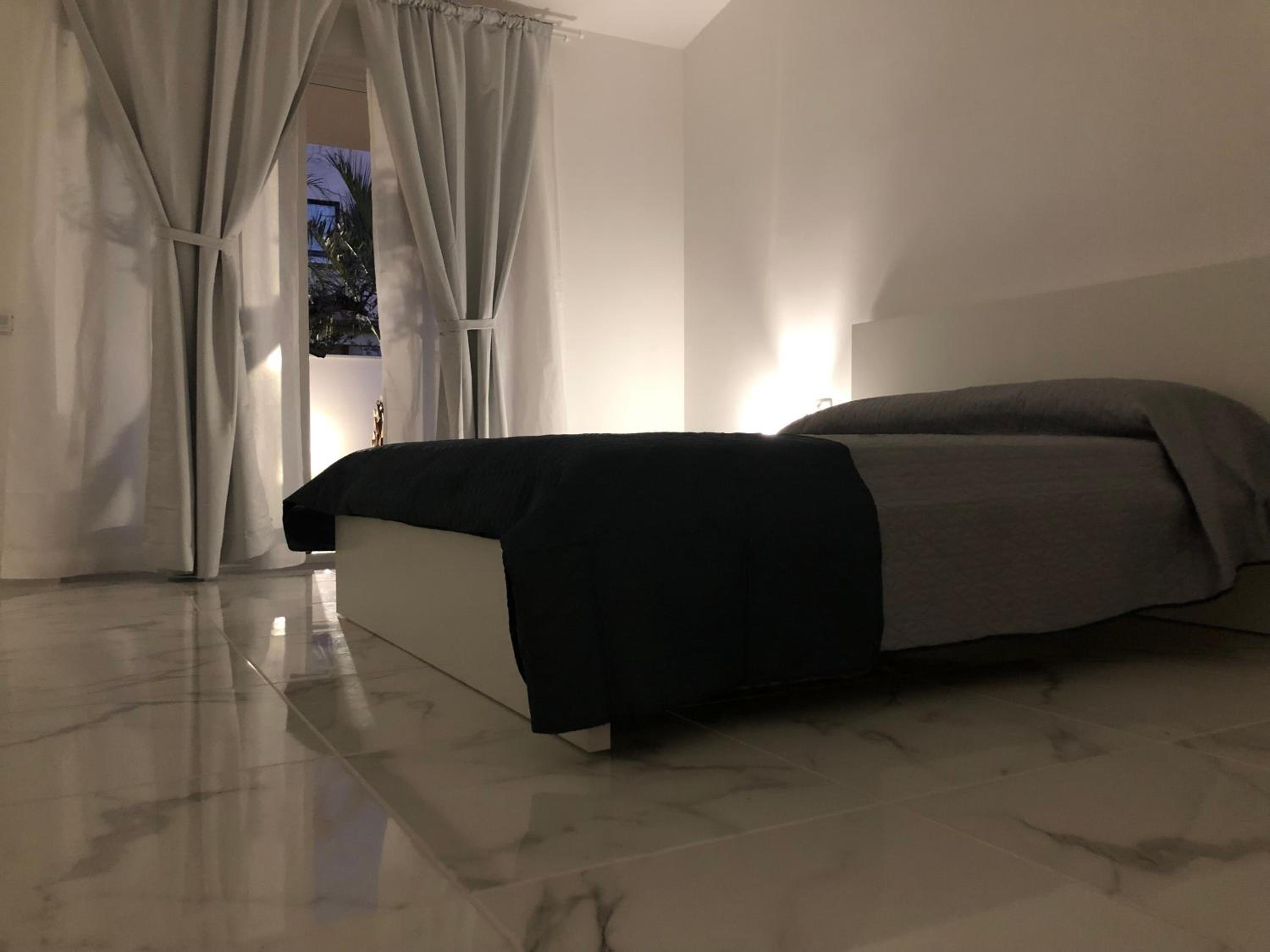 Deluxe King Room - Photo 6