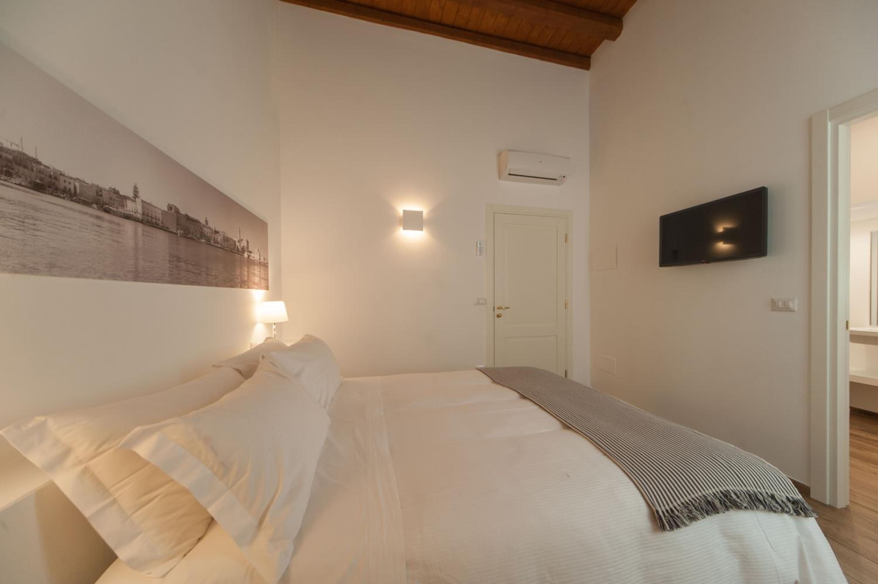 Double Room - Photo 7