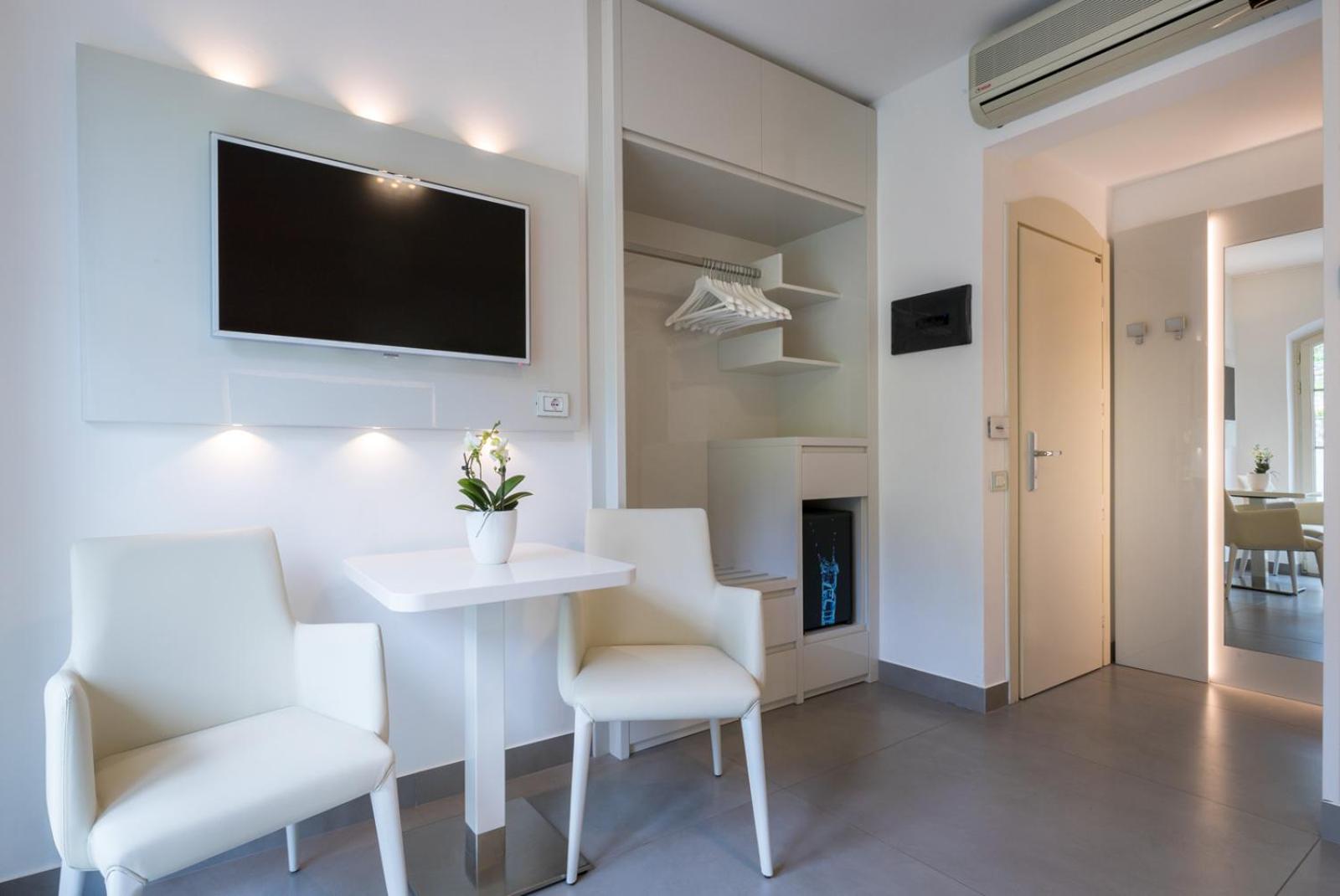 Double or Twin Room with Mountain View