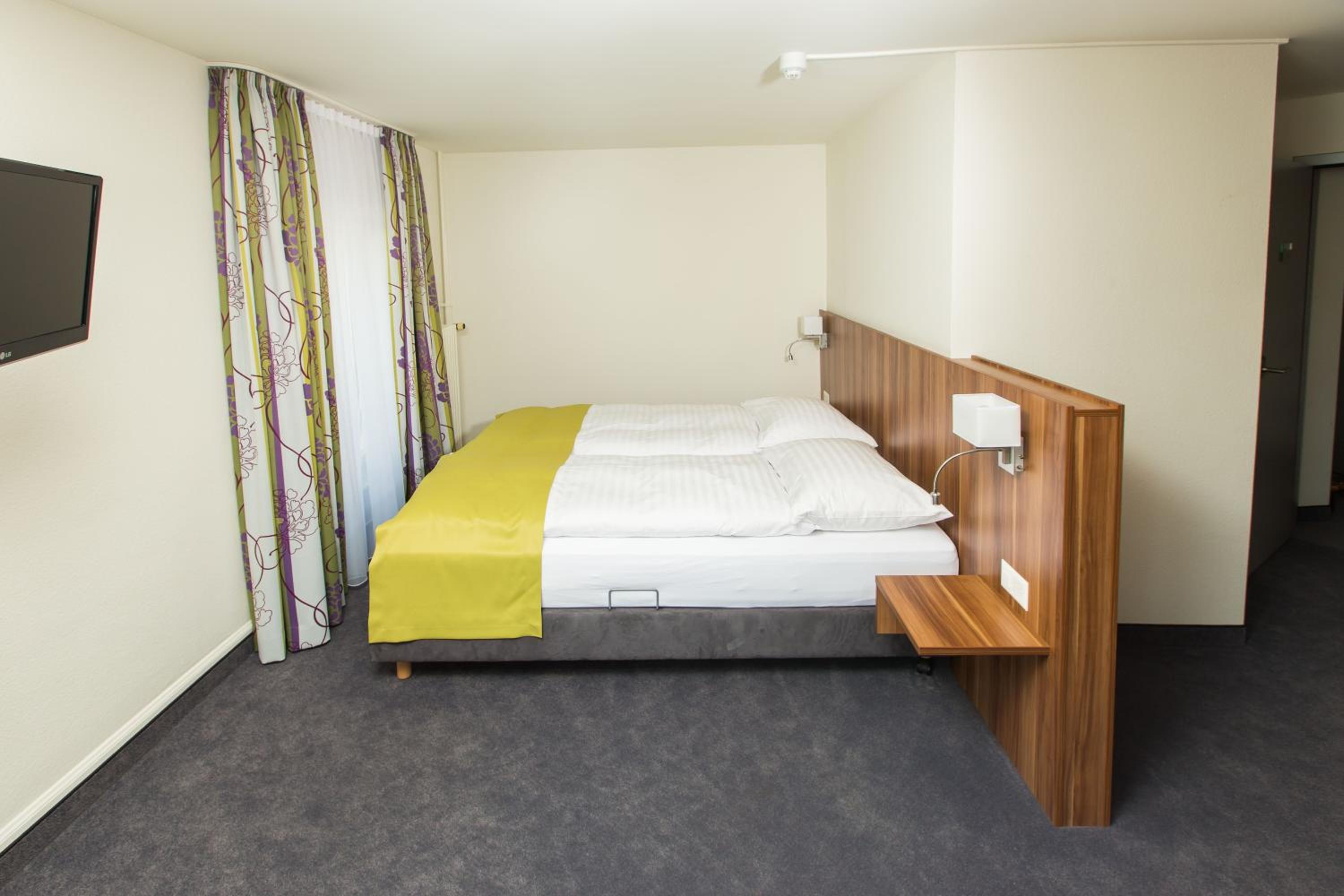 MEDIUM Double Room photo 3