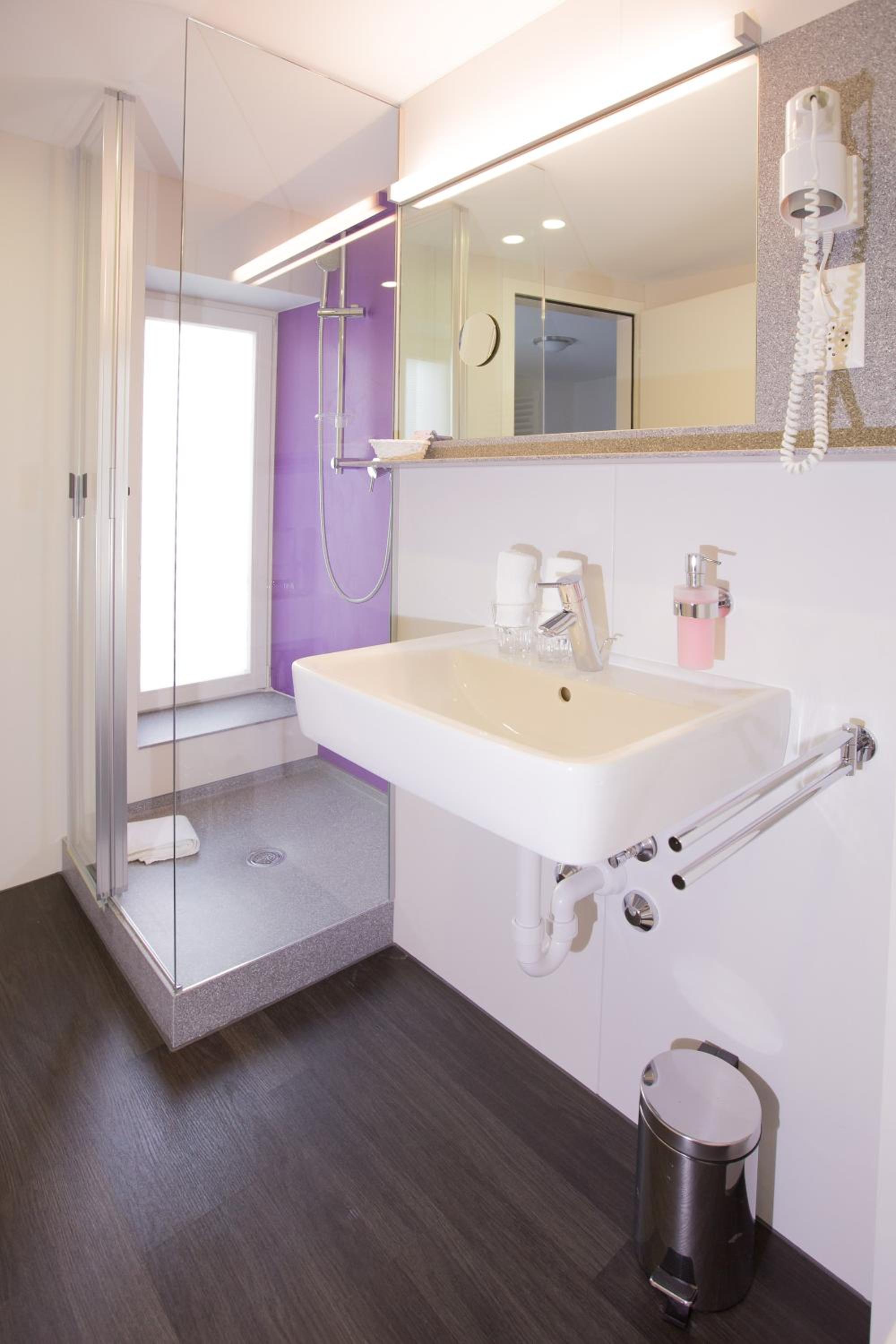 LARGE Double Room photo 3