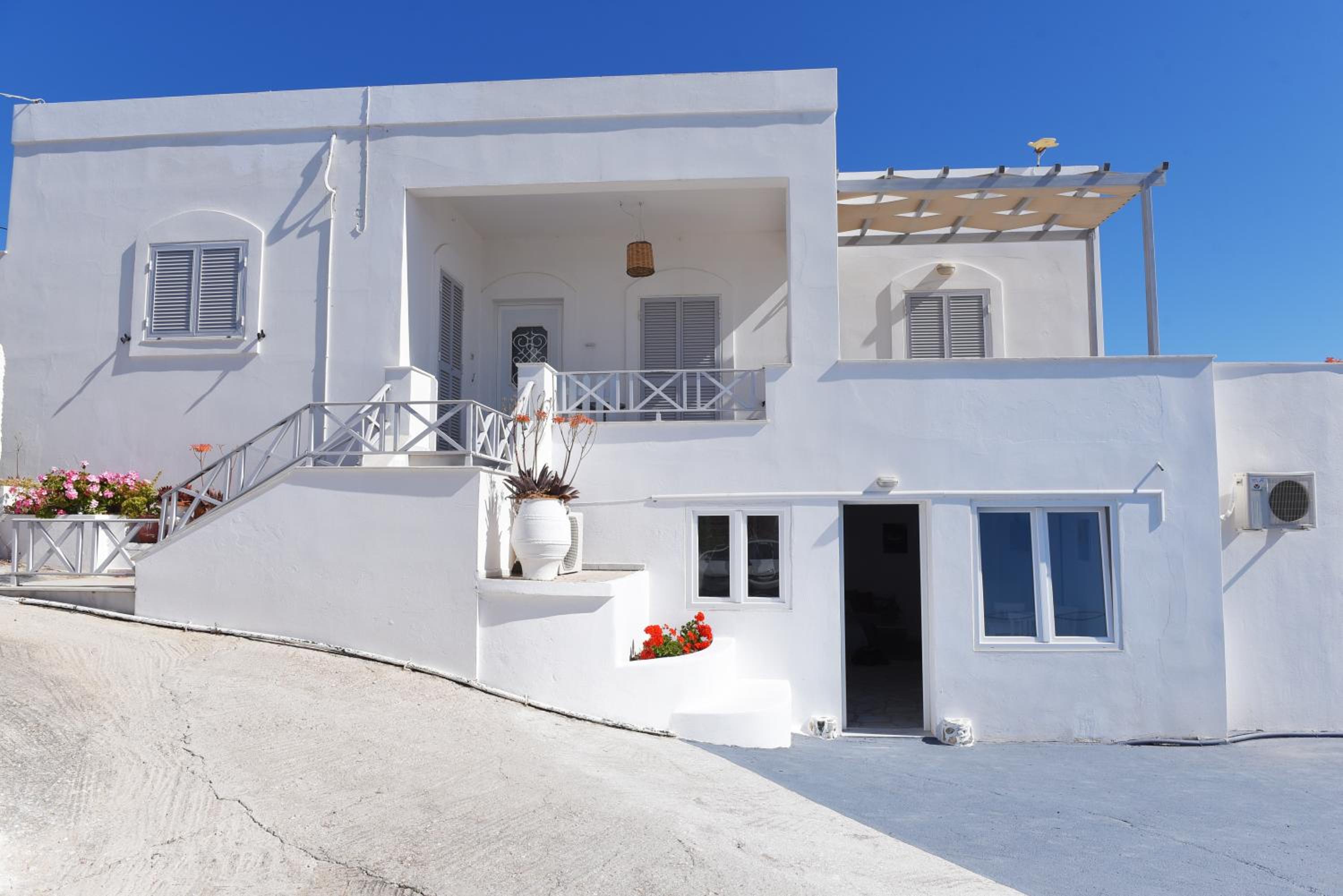 Villa - Beach Front - Photo 2