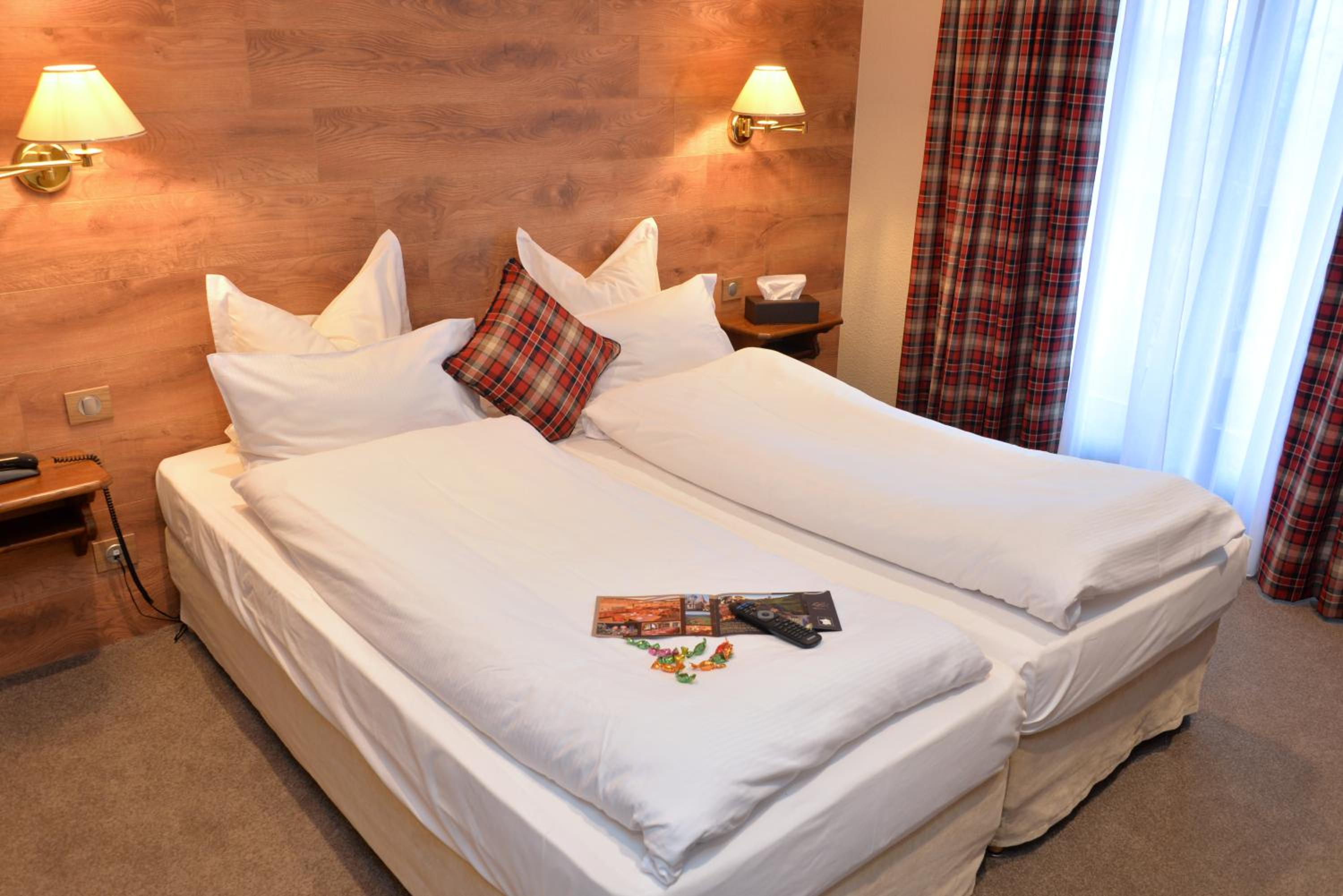 Standard Double or Twin Room - Photo 7