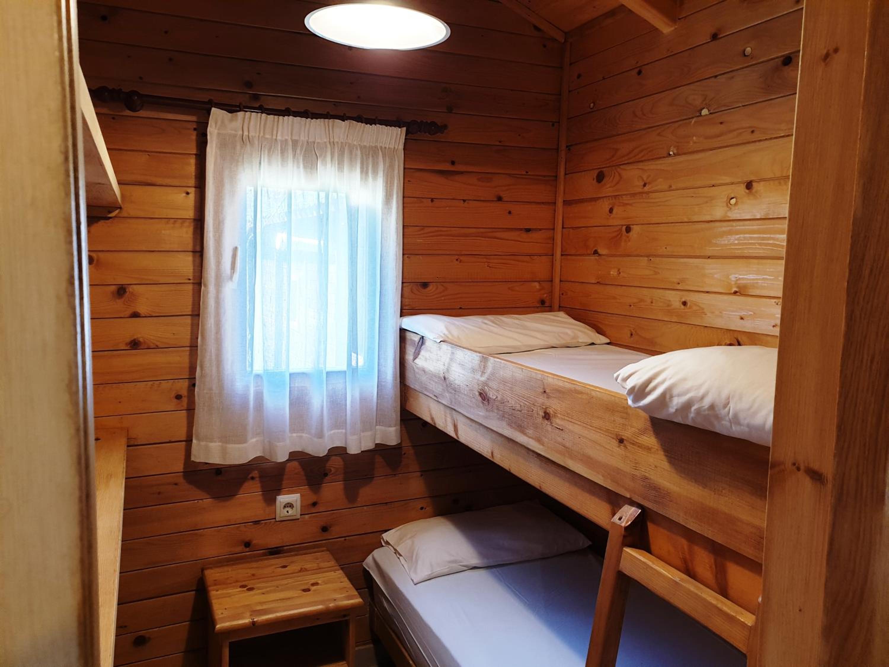 Wood Cabin (4 adults)
