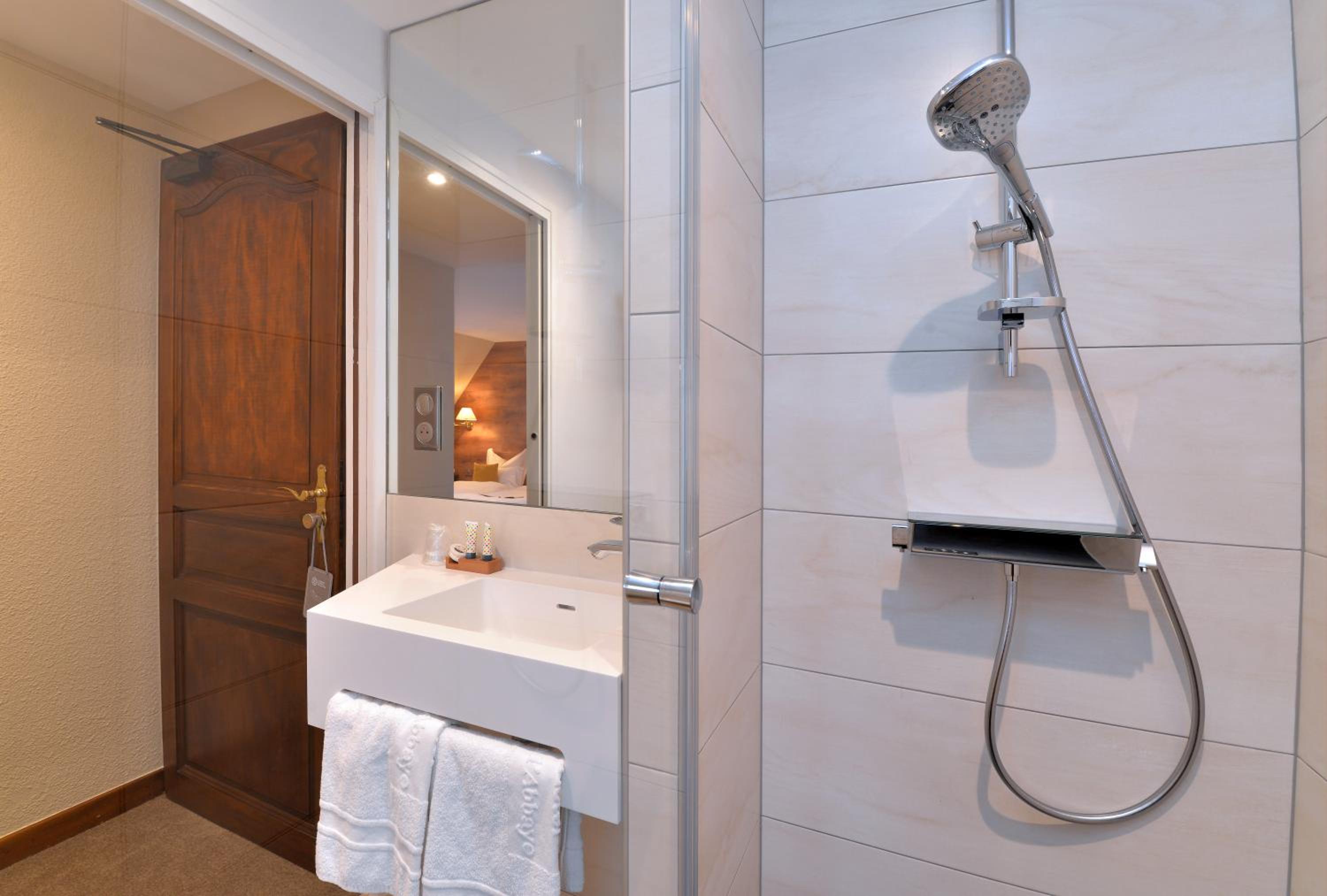 Standard Double or Twin Room - Photo 10