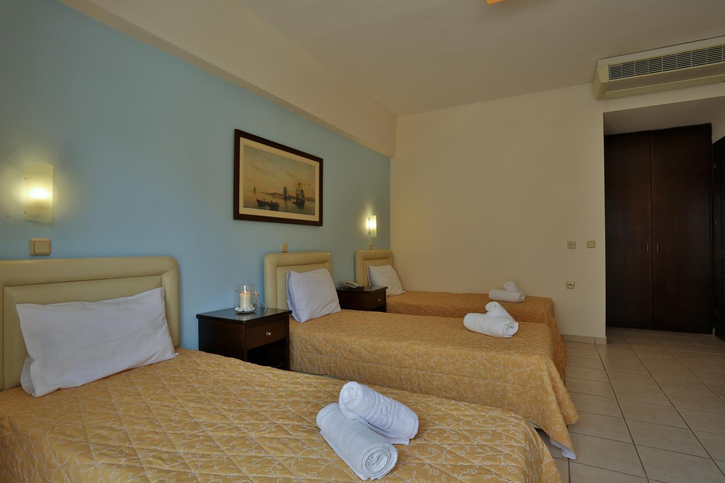 Triple Room with City View