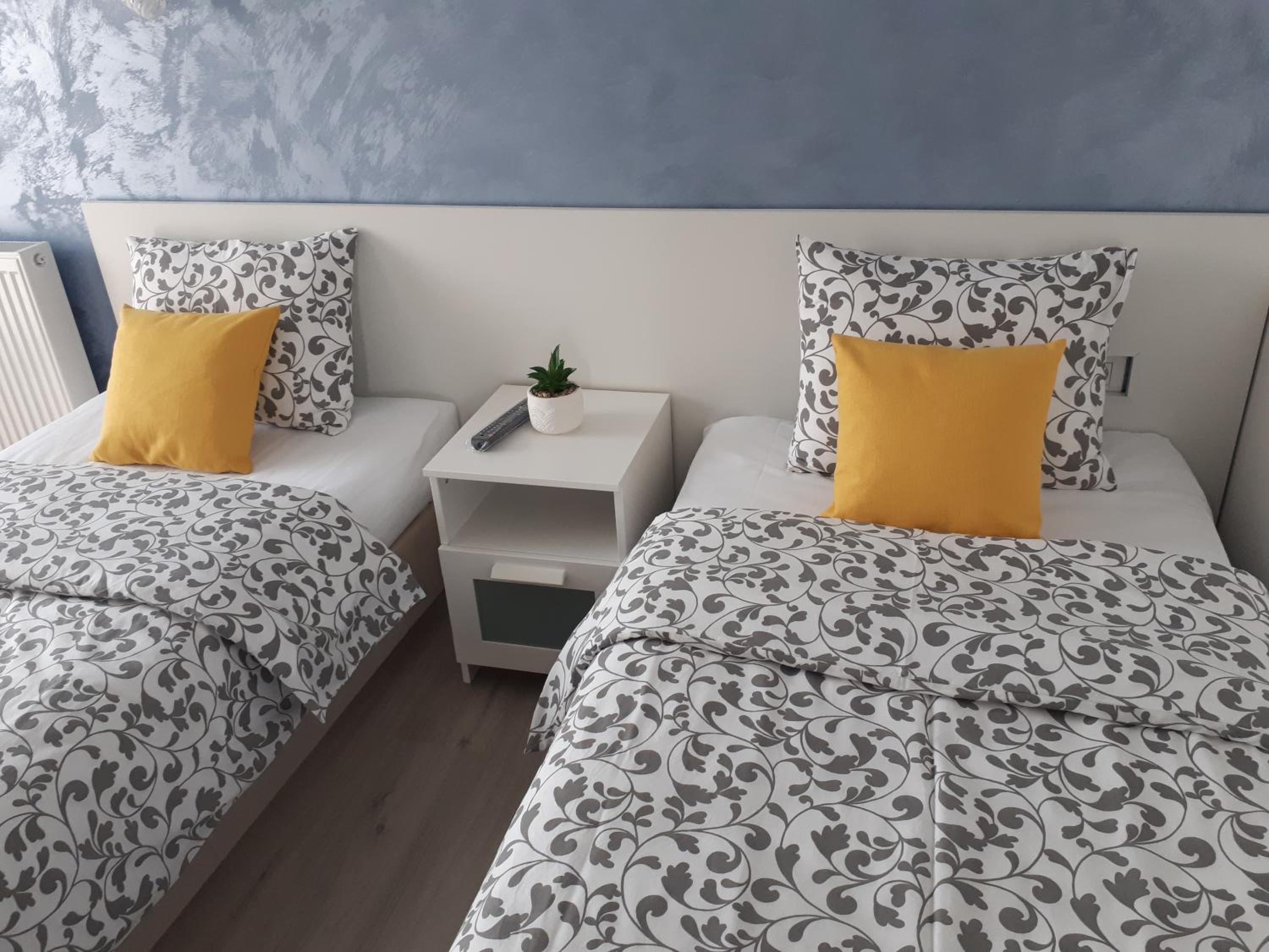 Twin Room with Balcony - Photo 7