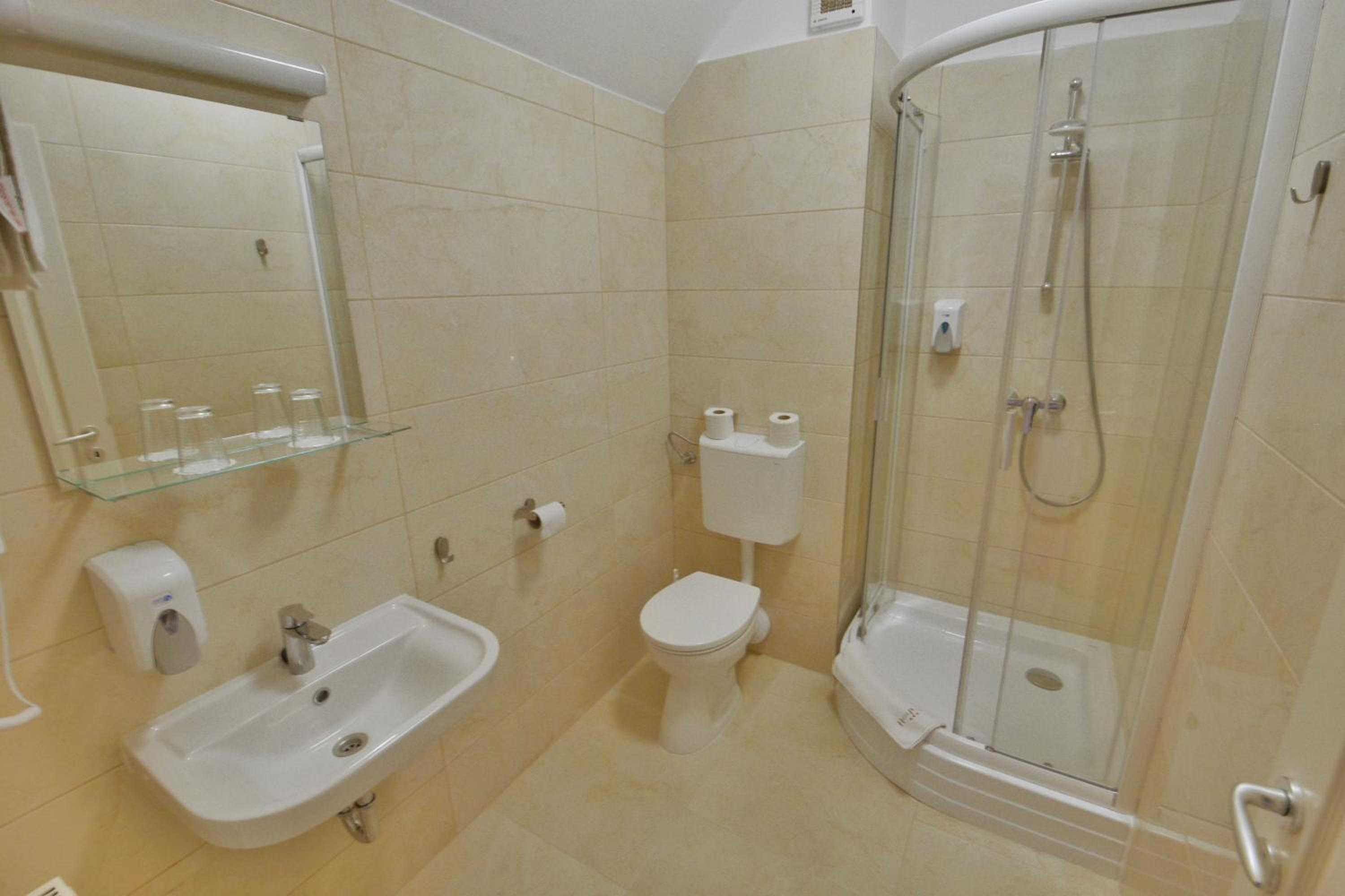Suite - Photo 2